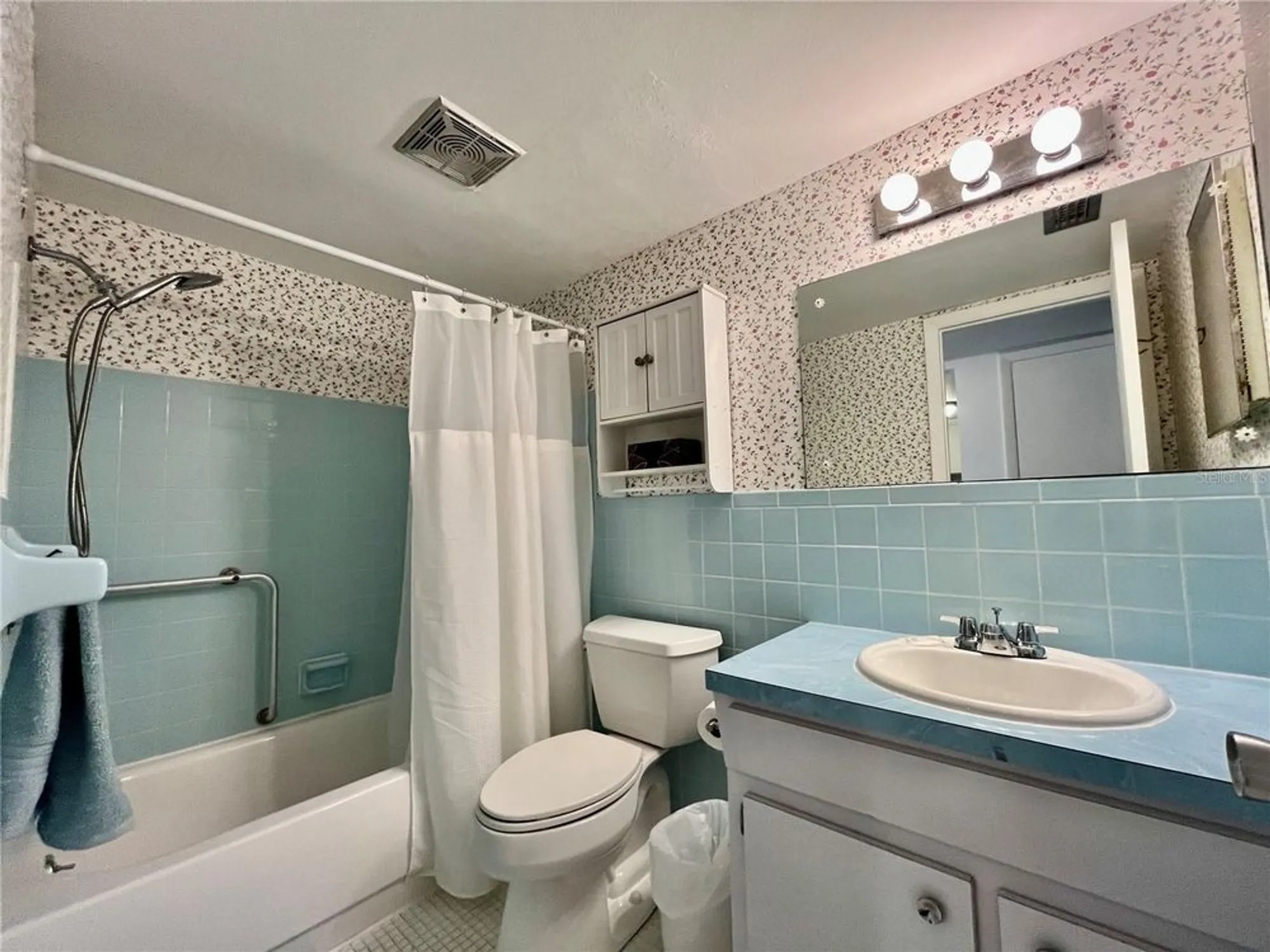Property Slideshow image 12 of 38 | 2457 ecuadorian way 51, Clearwater, FL, 33763