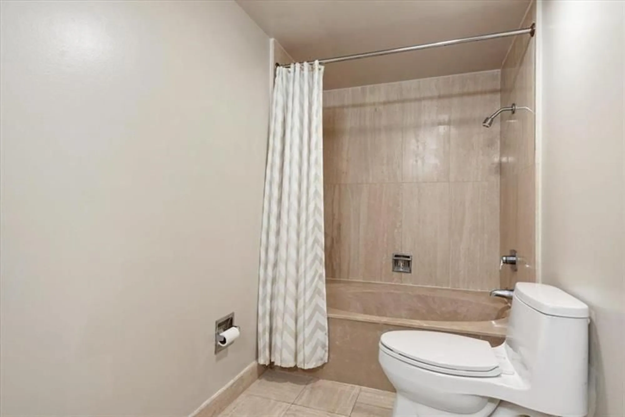 Property Slideshow image 13 of 16 | 1201 s ocean dr, Hollywood, FL, 33019