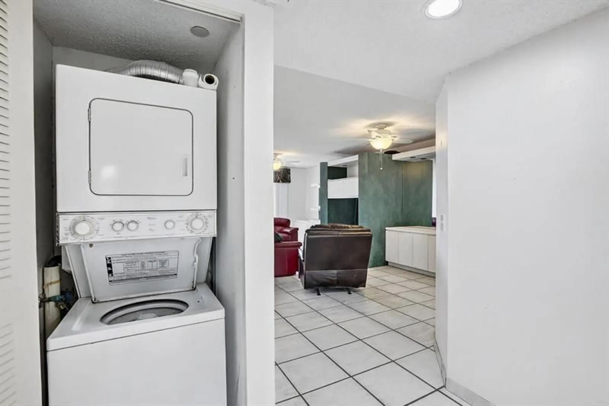Property Slideshow image 4 of 70 | 1001 sw 141st ave, Pembroke Pines, FL, 33027