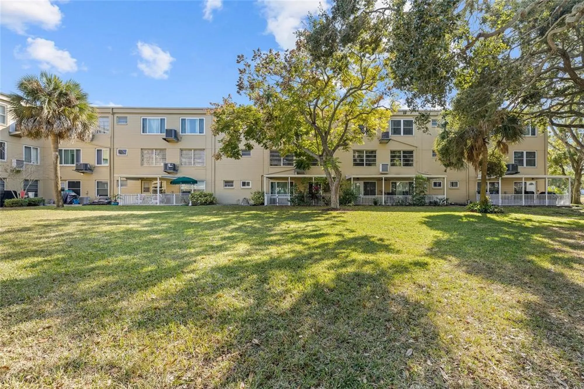 Property Slideshow image 28 of 42 | 2416 world parkway blvd 26, Clearwater, FL, 33763