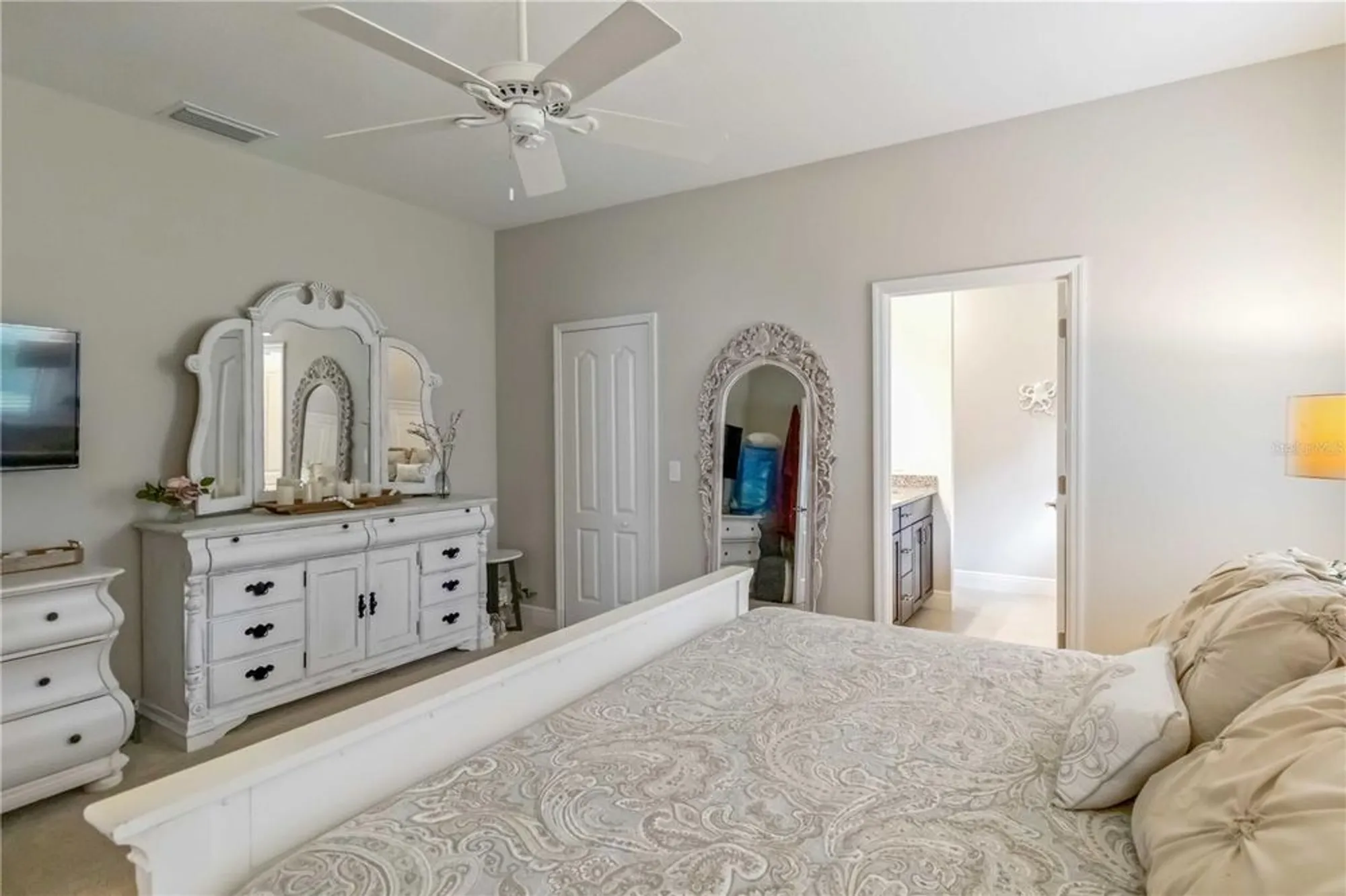 Property Slideshow image 20 of 70 | 12252 stuart dr, Venice, FL, 34293
