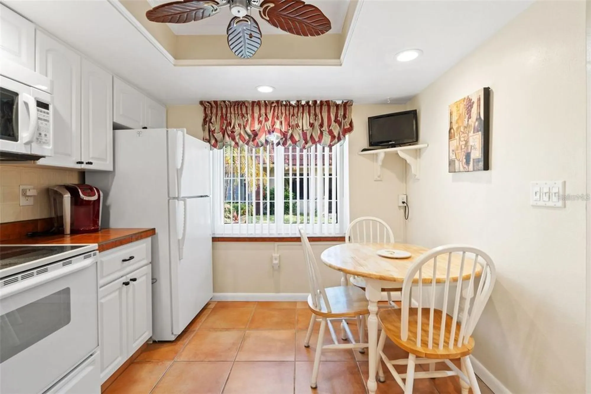 Property Slideshow image 11 of 40 | 19029 us highway 19 apt 25d, Clearwater, FL, 33764