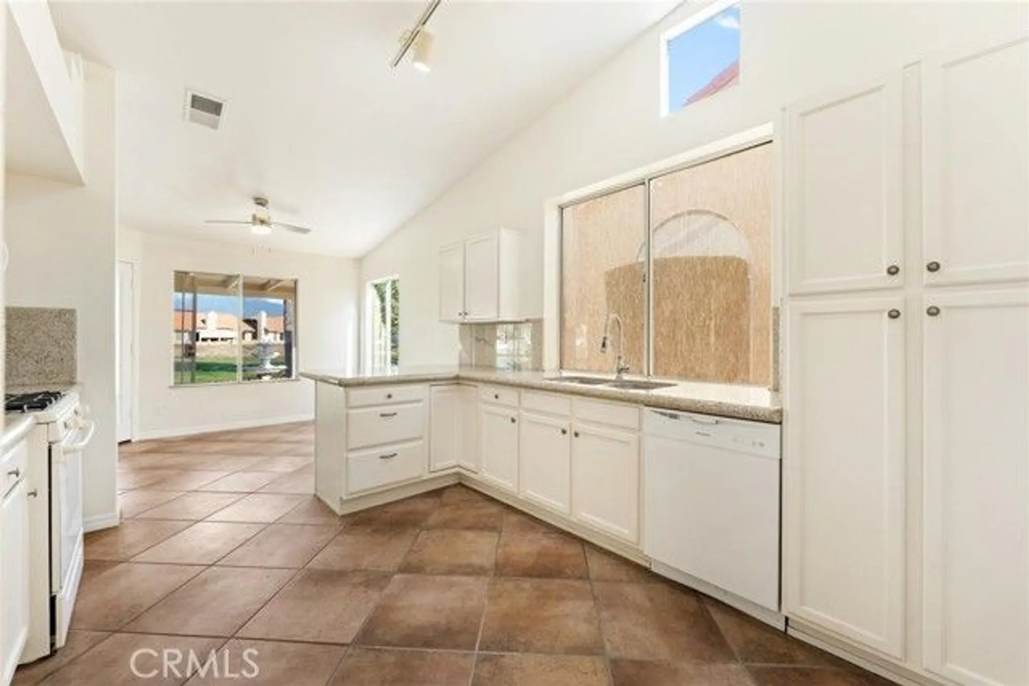 Property Slideshow image 10 of 40 | 1886 tamarack ln, Hemet, CA, 92545