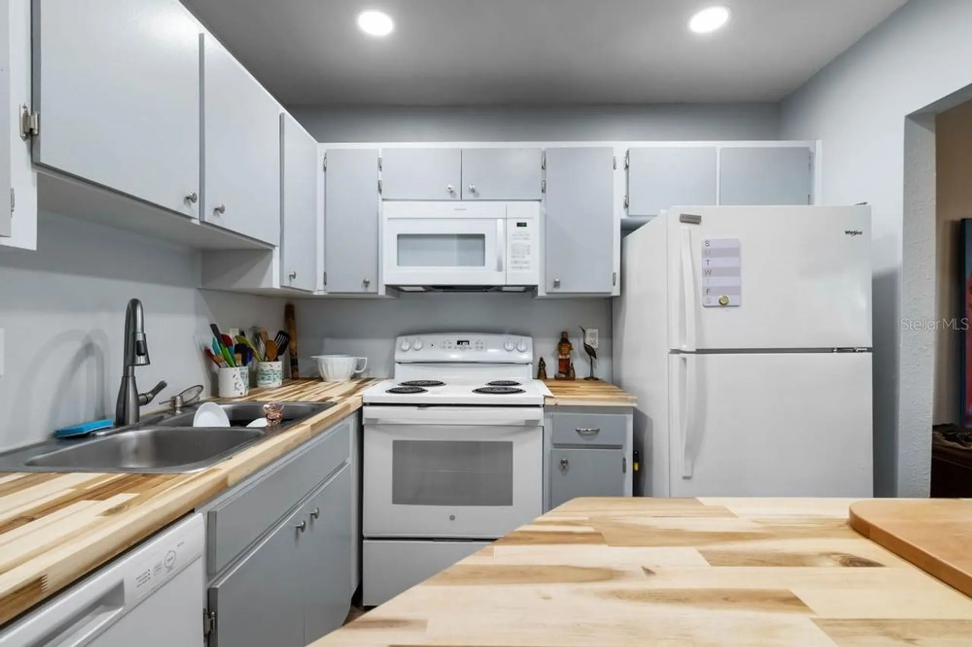 Property Slideshow image 11 of 34 | 403 fulham ct b, Sun City Center, FL, 33573