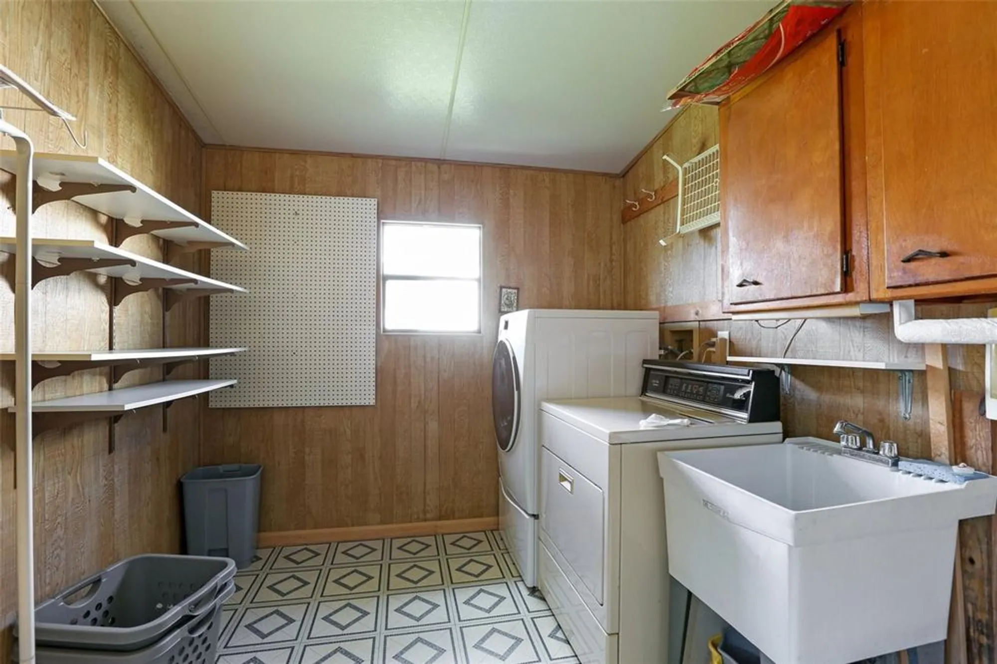 Property Slideshow image 31 of 42 | 4933 colonnades cir, Lakeland, FL, 33811