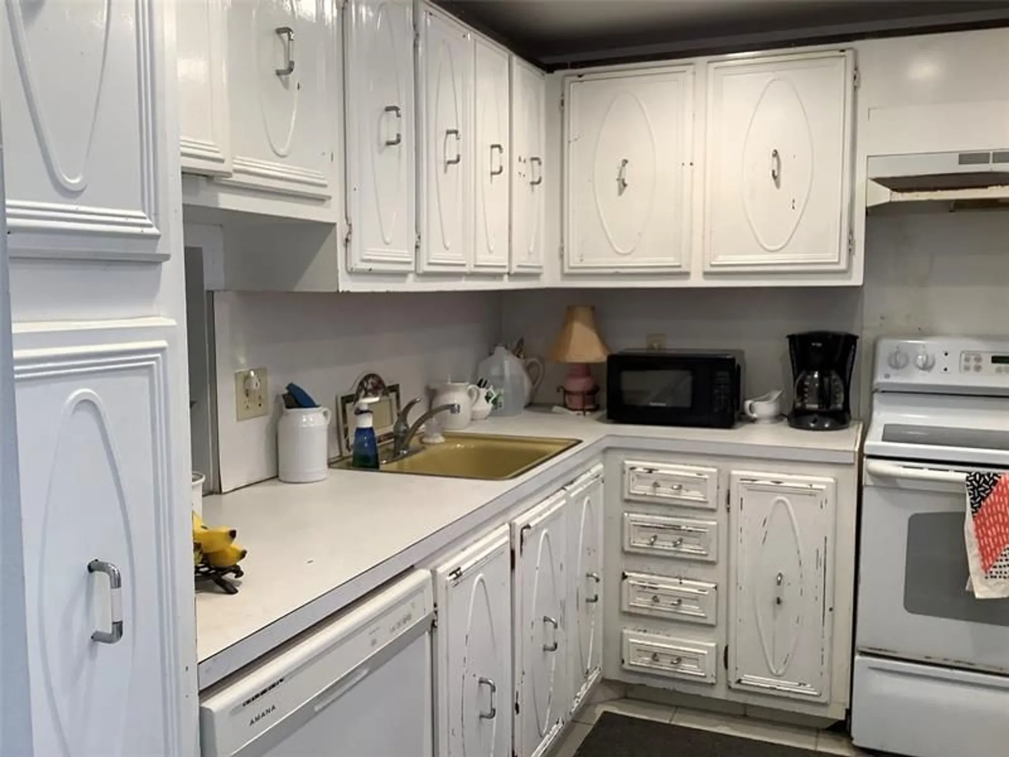 Property Slideshow image 2 of 26 | 2300 ne 1st ln apt 107, Boynton Beach, FL, 33435