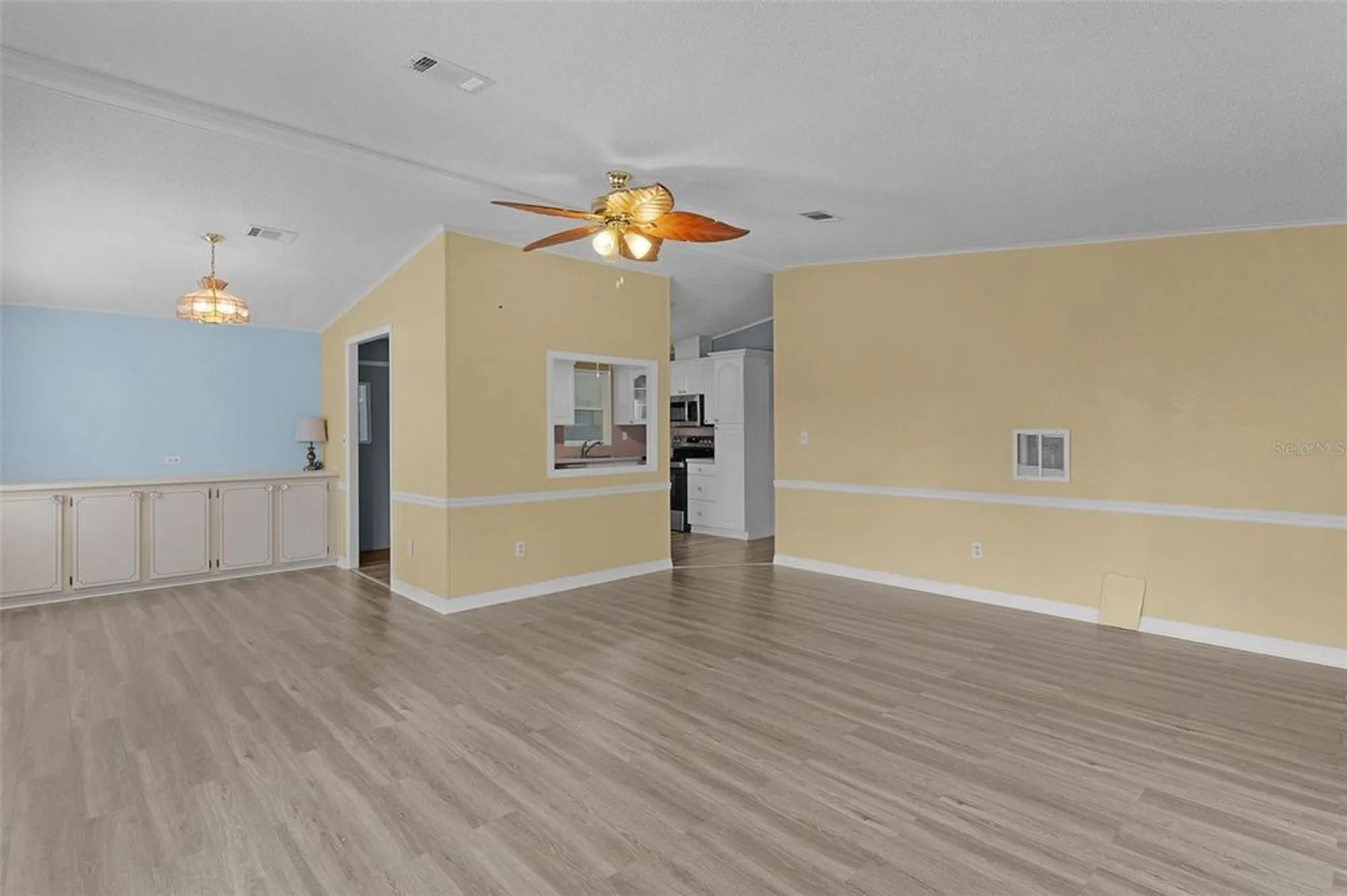 Property Slideshow image 8 of 46 | 817 hibiscus dr, The Villages, FL, 32159