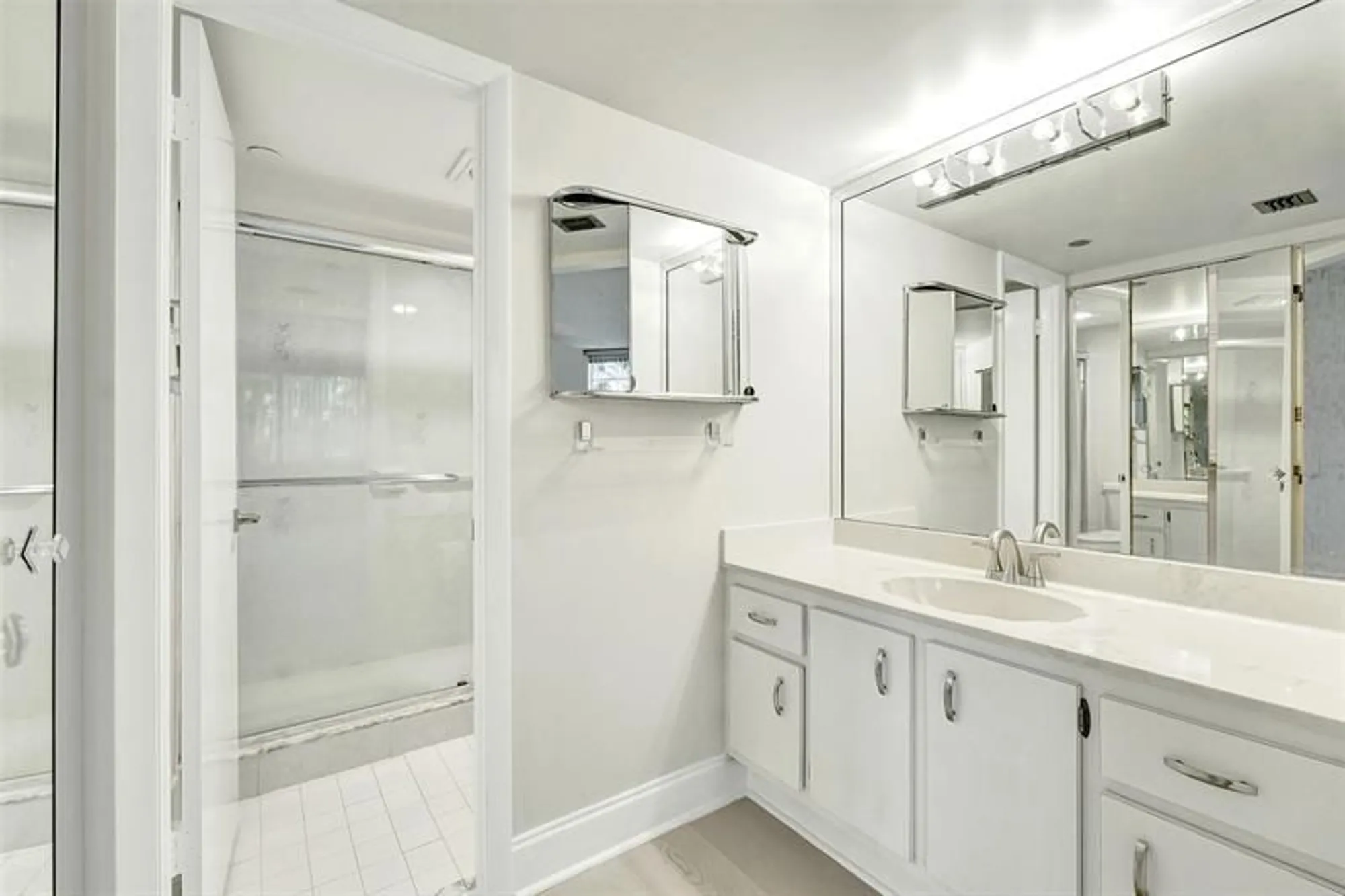 Property Slideshow image 18 of 34 | 1000 saint charles pl 305, Pembroke Pines, FL, 33026