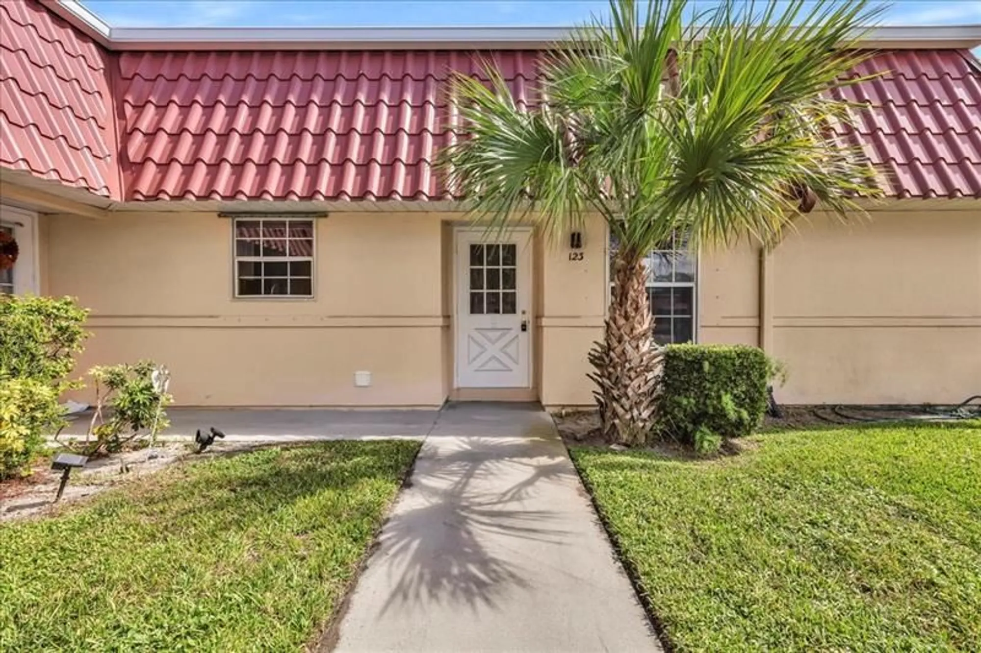 Property Slideshow image 4 of 38 | 123 amherst ln # 123, Lake Worth, FL, 33467
