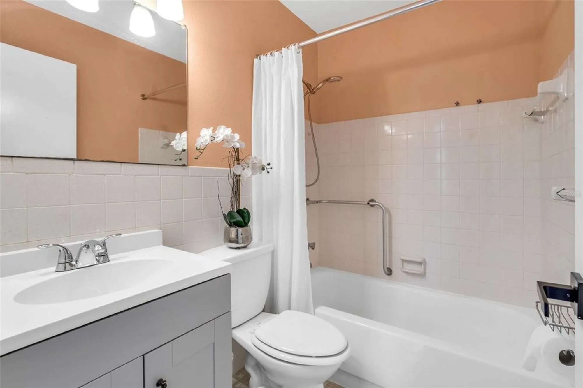Property Slideshow image 19 of 29 | 2458 columbia dr 84, Clearwater, FL, 33763