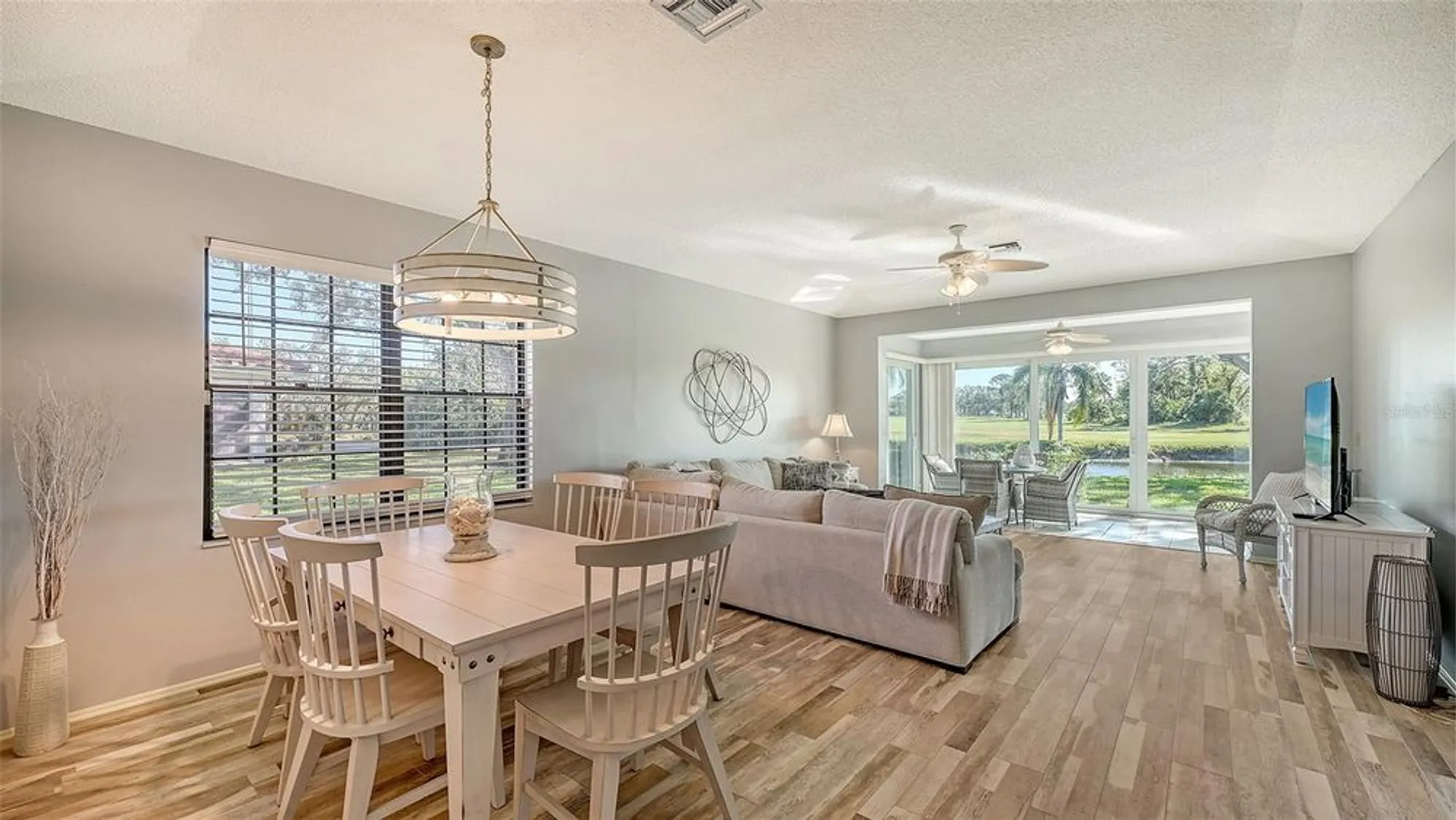 Property Slideshow image 13 of 95 | 7320 golf pointe cir, Sarasota, FL, 34243