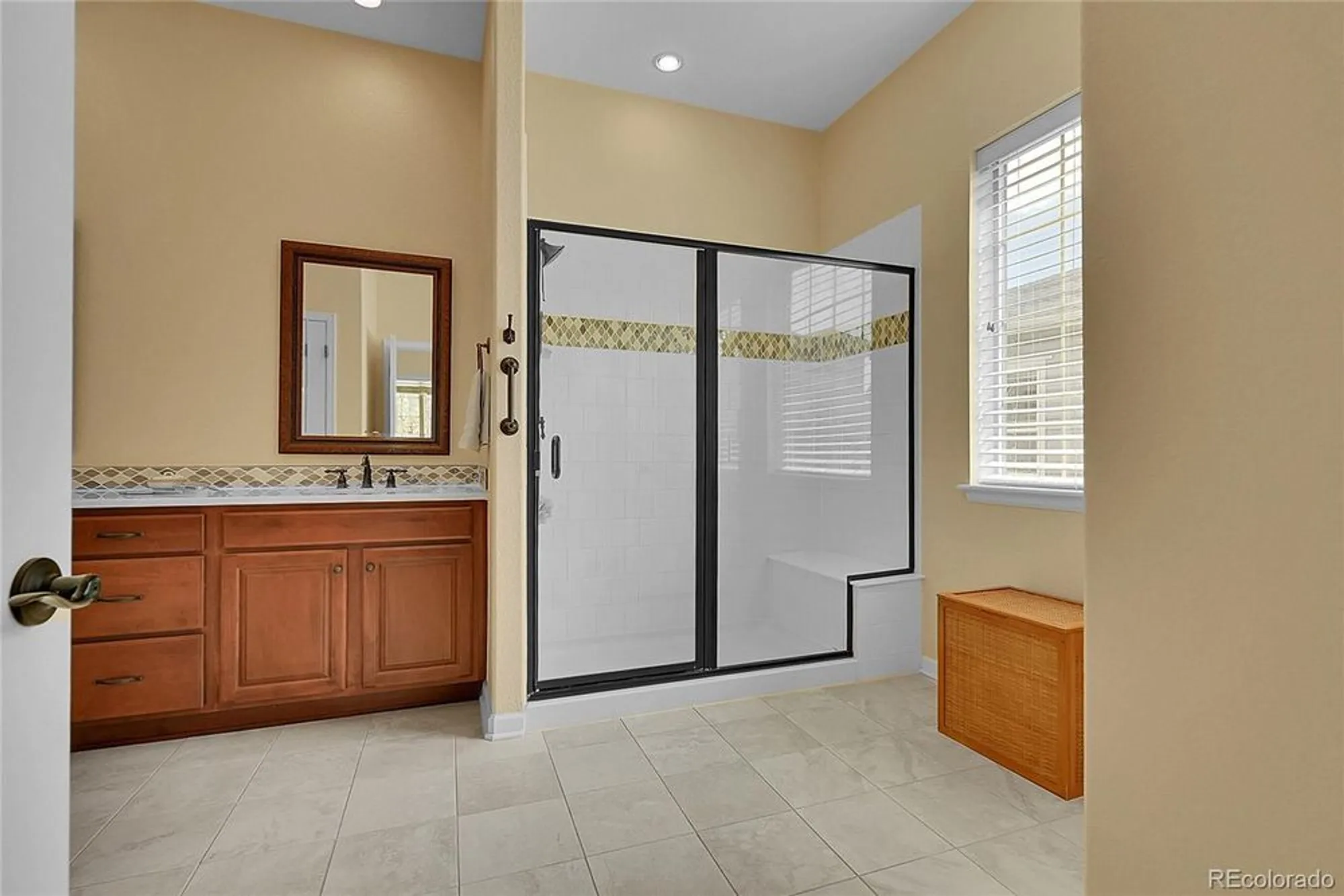 Property Slideshow image 20 of 40 | 22680 e eads cir, Aurora, CO, 80016