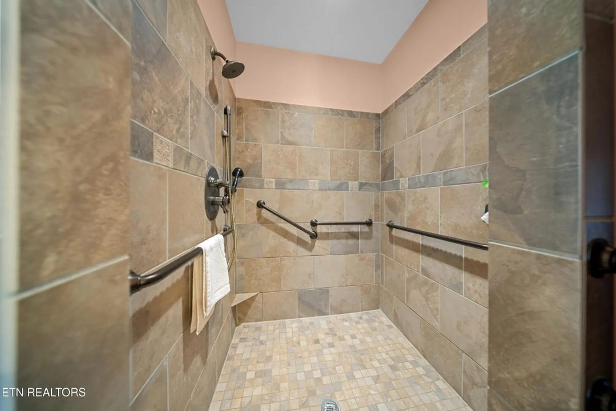 Property Slideshow image 17 of 49 | 46 westridge ct, Crossville, TN, 38558