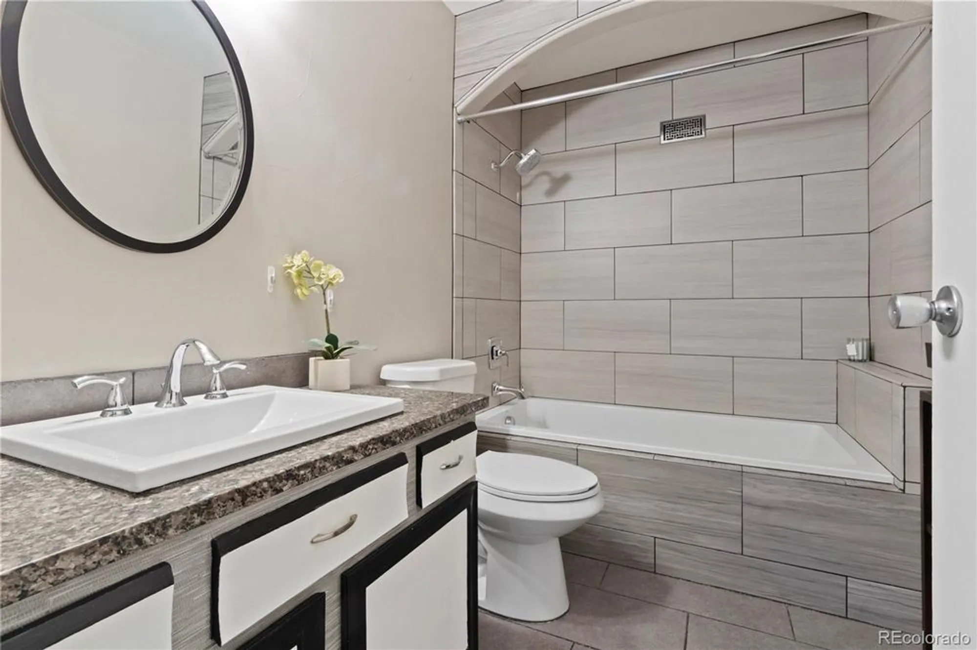 Property Slideshow image 18 of 50 | 14152 e linvale pl apt 605, Aurora, CO, 80014
