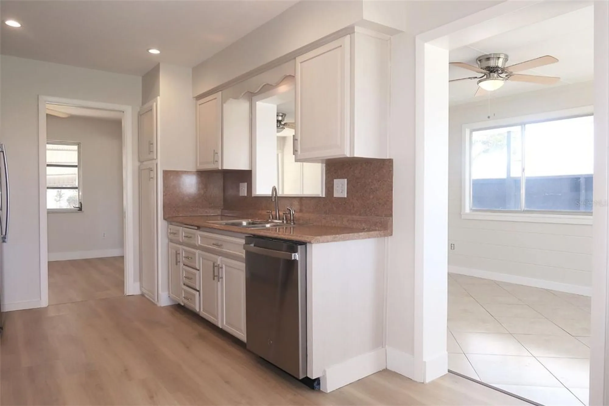 Property Slideshow image 22 of 30 | 806 oakmont ave, Sun City Center, FL, 33573