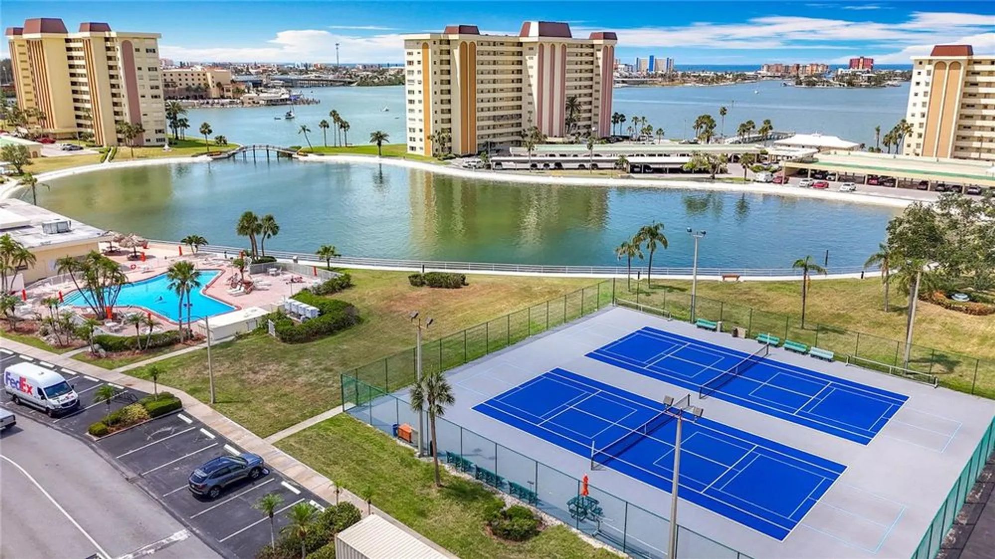 Property Slideshow image 40 of 61 | 4725 cove cir apt 908, St Petersburg, FL, 33708