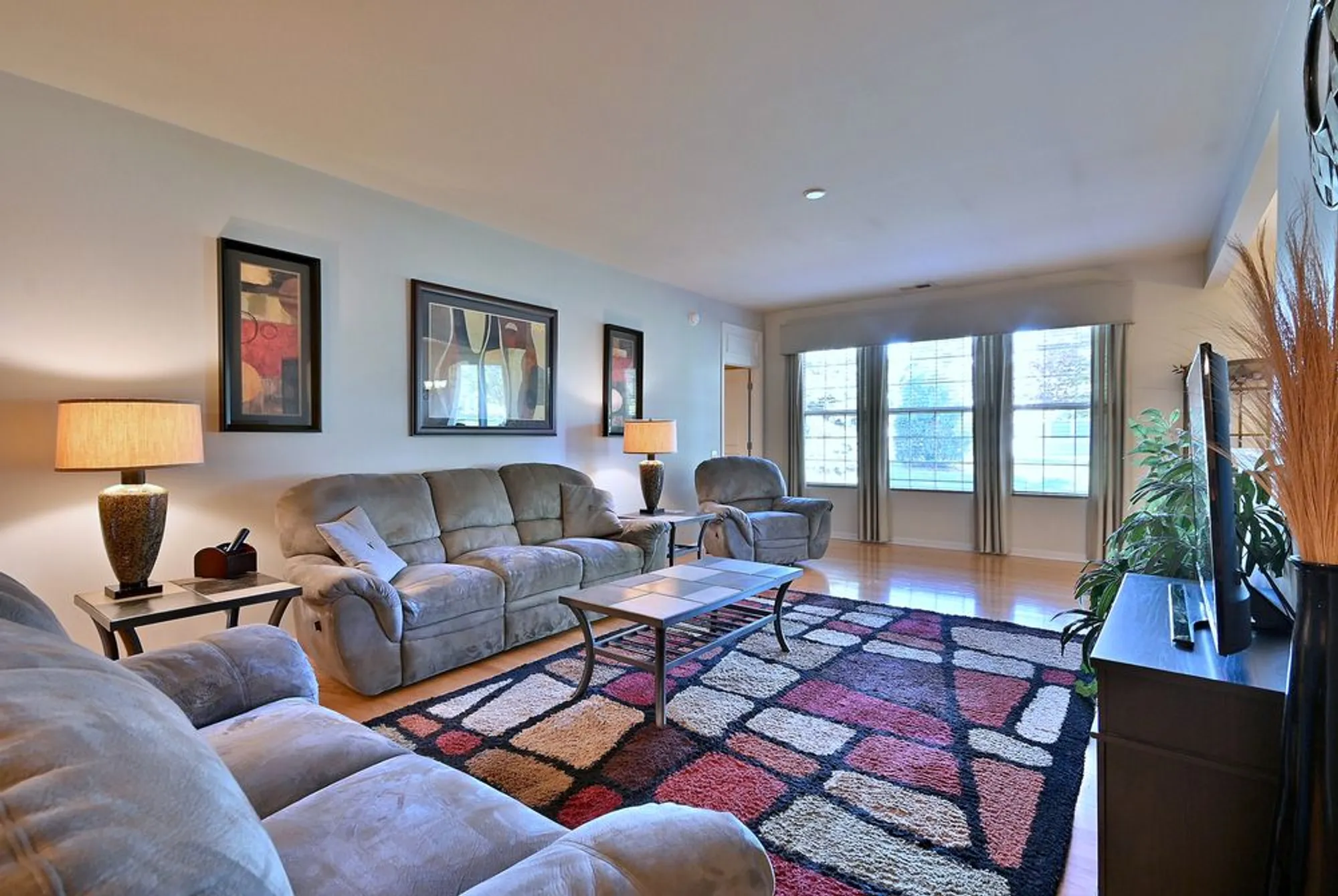 Property Slideshow image 15 of 36 | 2832 beacon point cir, Elgin, IL, 60124