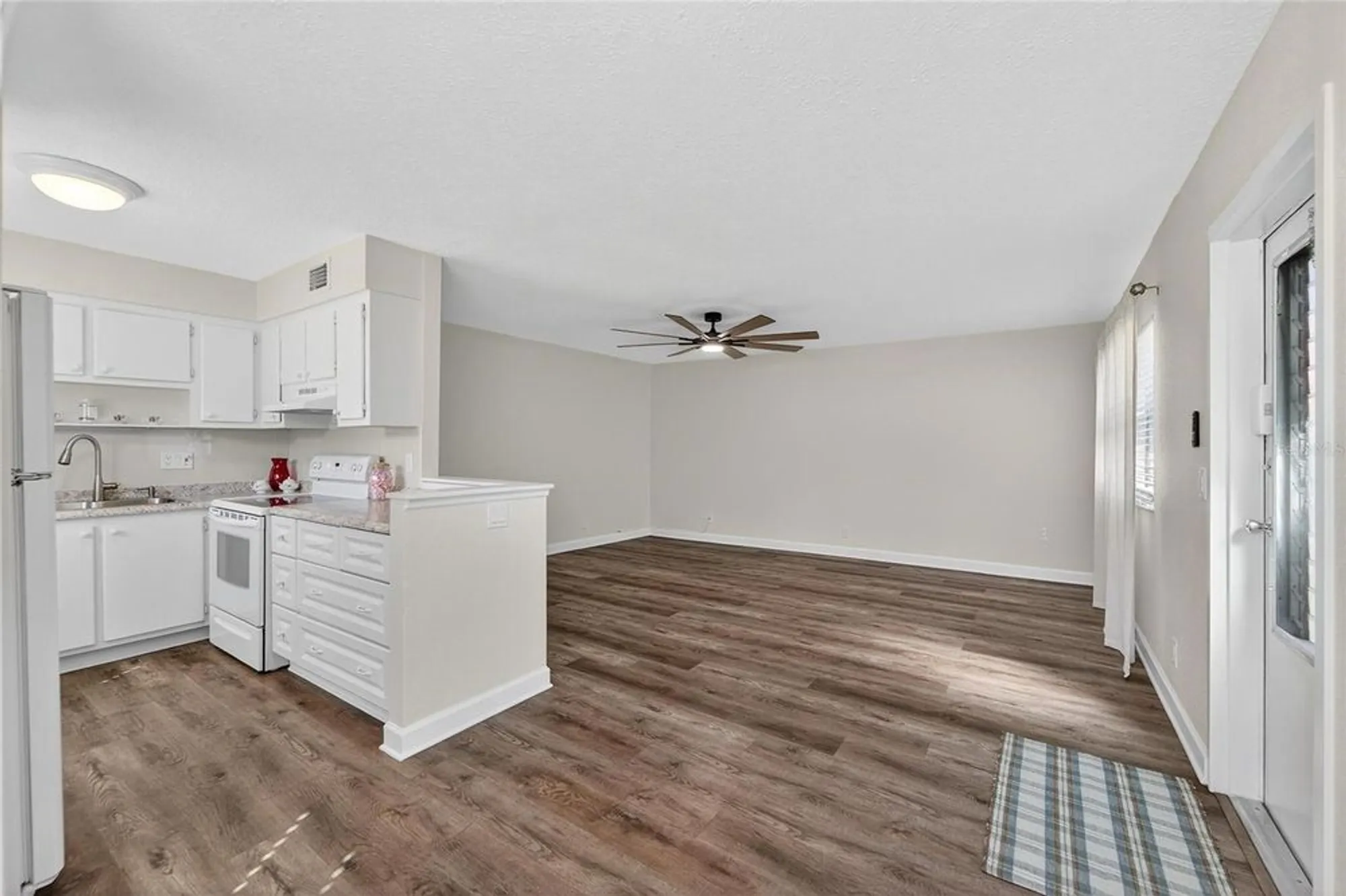 Property Slideshow image 6 of 28 | 1802 bedford ln 12, Sun City Center, FL, 33573