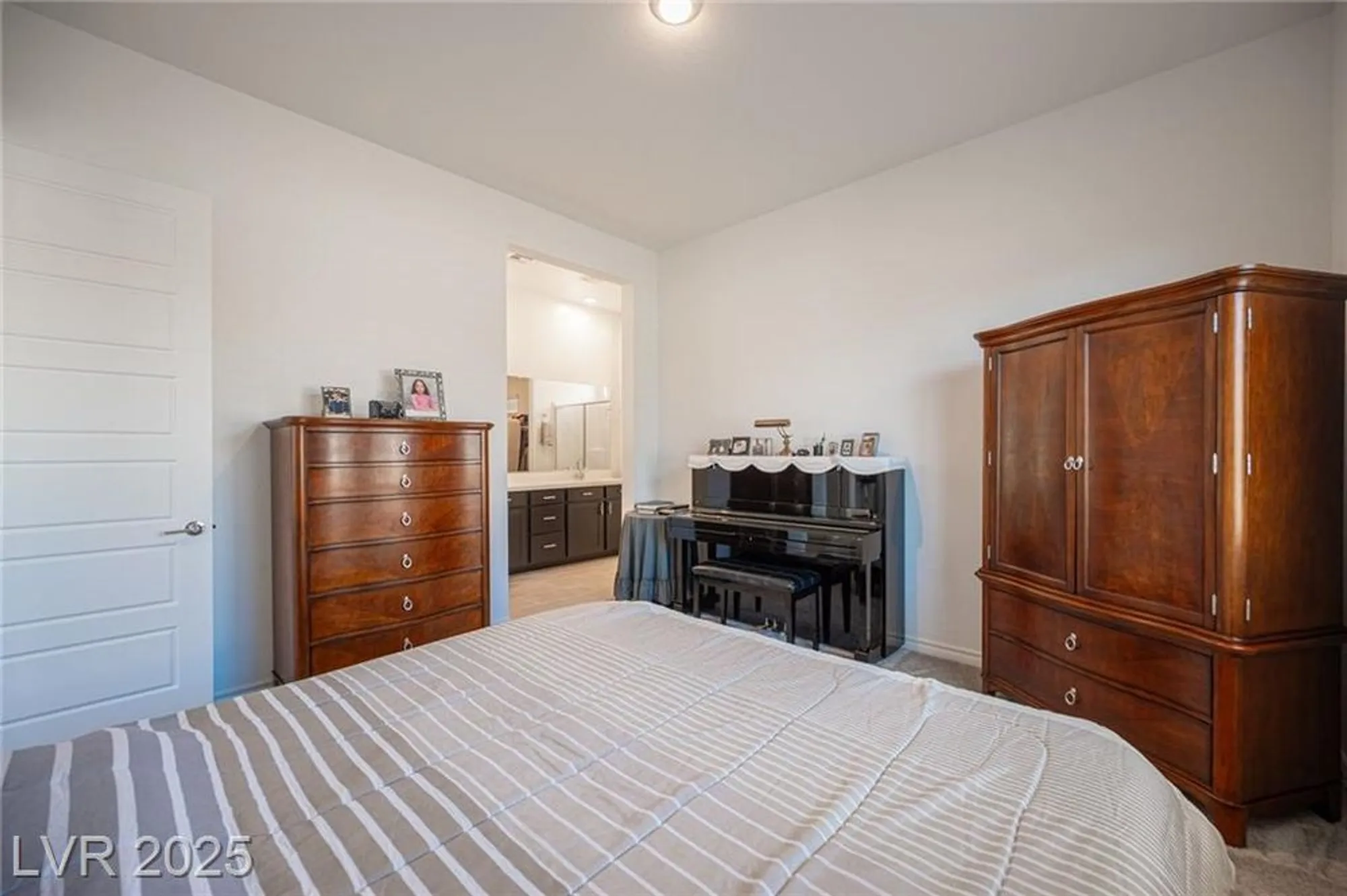 Property Slideshow image 33 of 46 | 932 belleforte ln, Las Vegas, NV, 89138