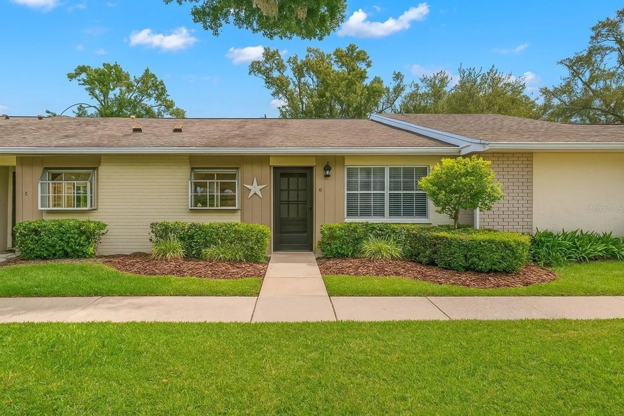 Property Slideshow image 3 of 61 | 1012 dunrobin dr d, Palm Harbor, FL, 34684