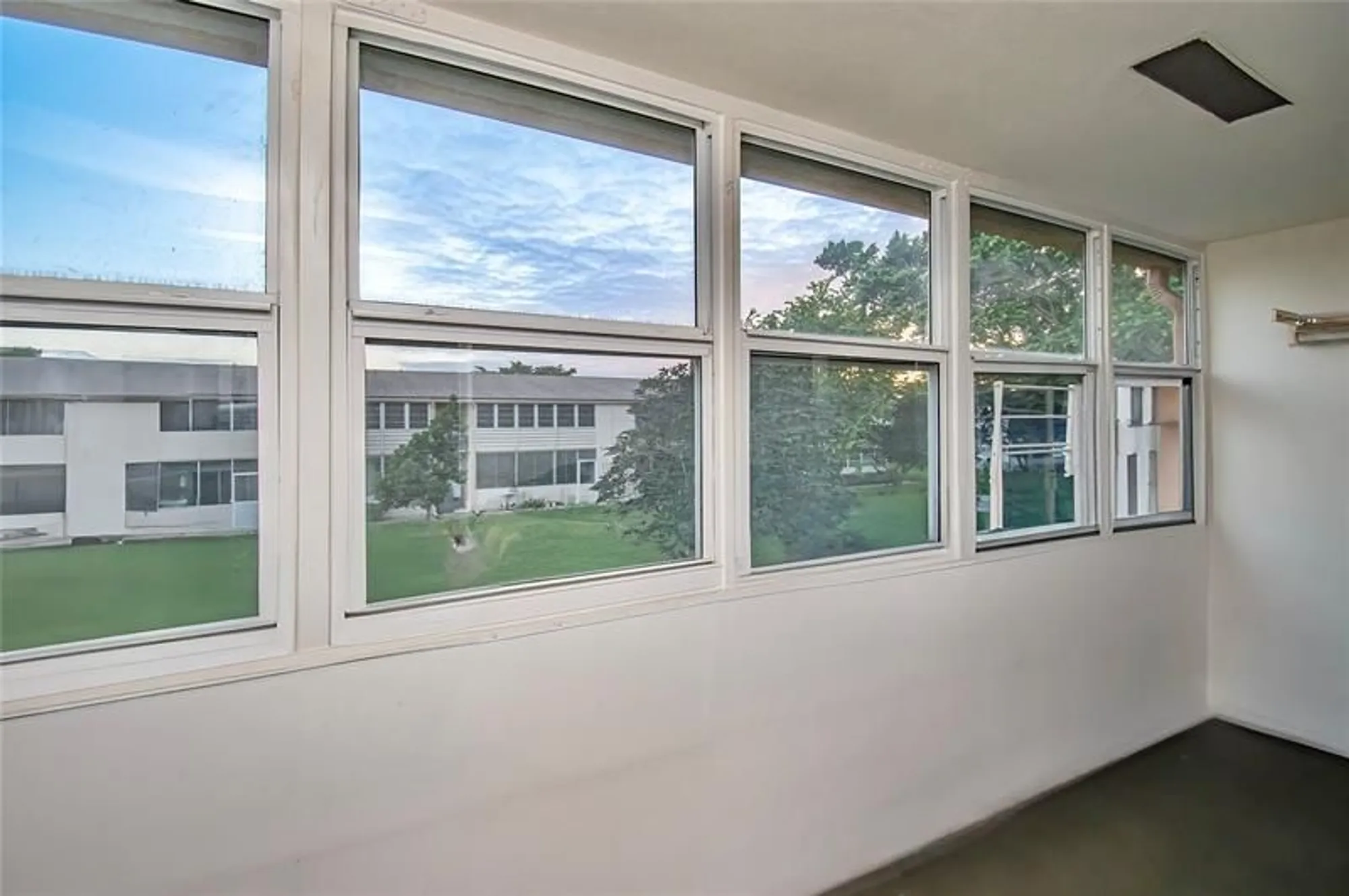 Property Slideshow image 20 of 30 | 235 kent n # 235, West Palm Beach, FL, 33417