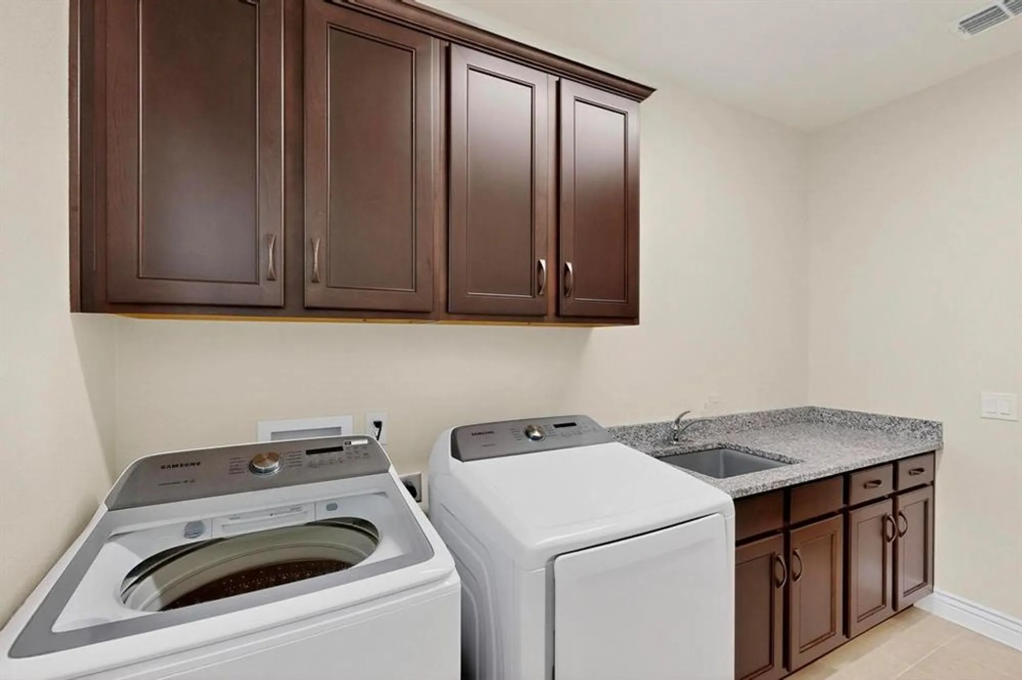 Property Slideshow image 33 of 40 | 12704 golden rock dr, Denton, TX, 76207