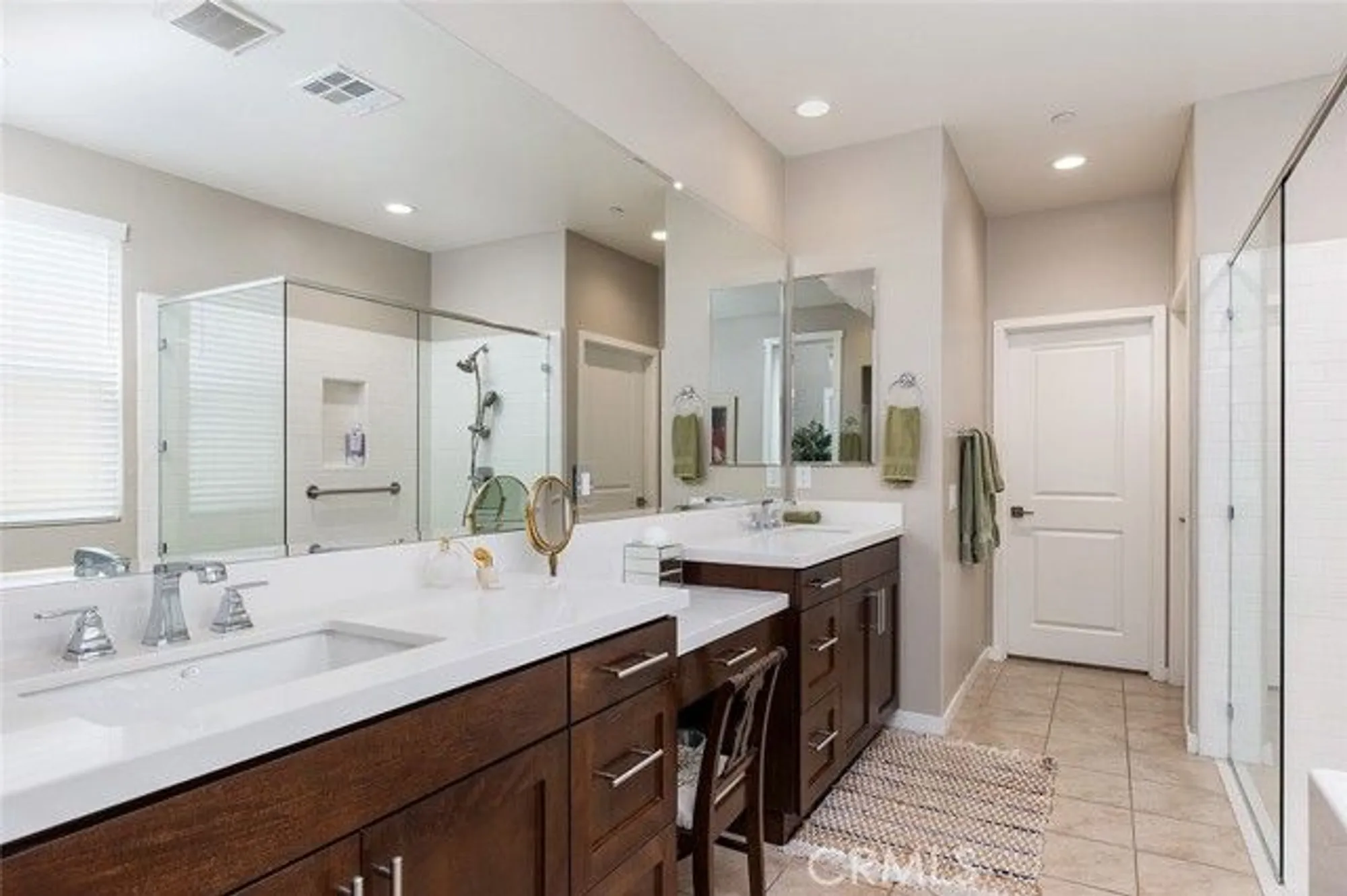Property Slideshow image 17 of 45 | 18740 seville way, Canyon Country, CA, 91387