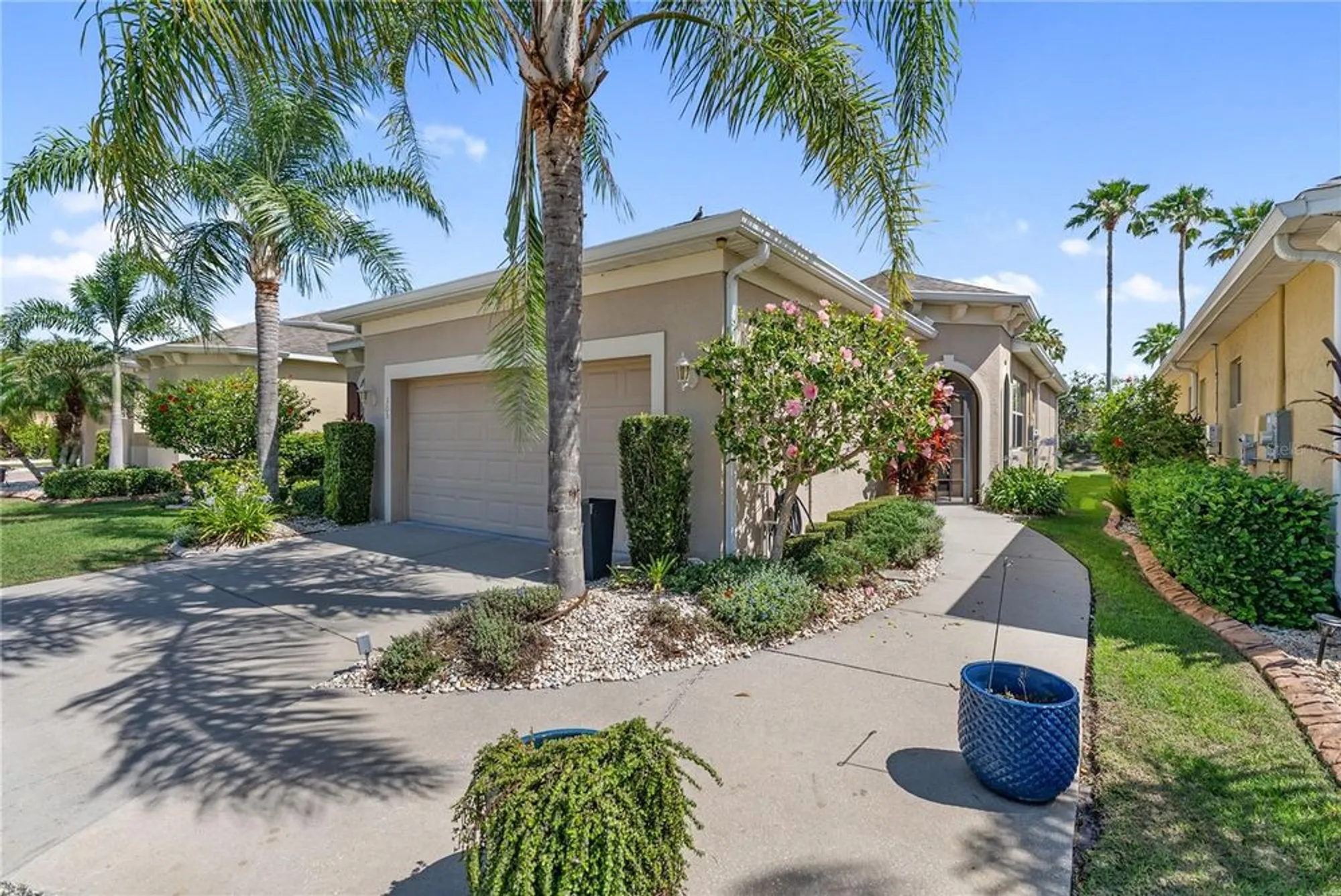 Property Slideshow image 3 of 43 | 305 siena vista pl, Sun City Center, FL, 33573