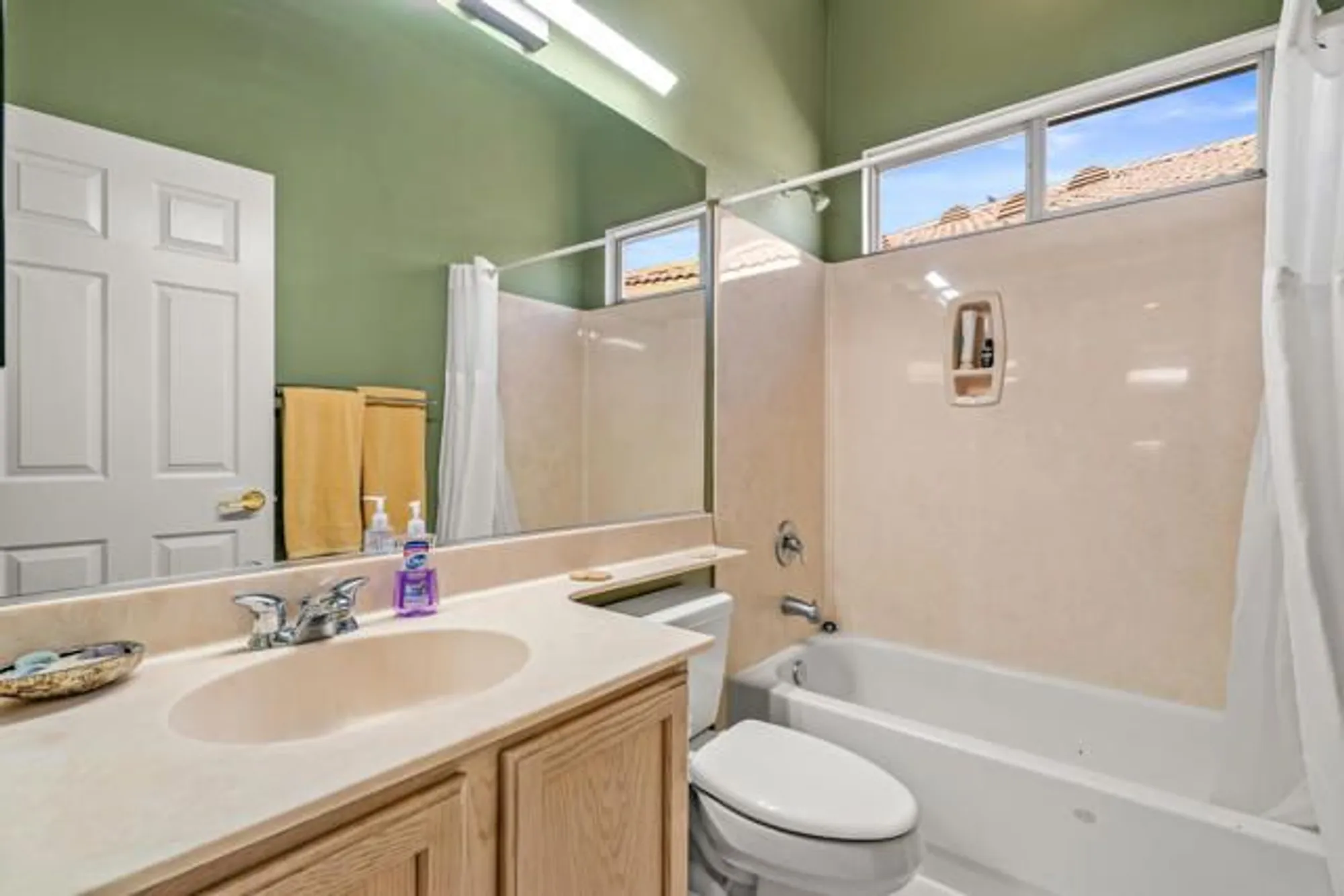 Property Slideshow image 34 of 56 | 44129 royal troon dr, Indio, CA, 92201