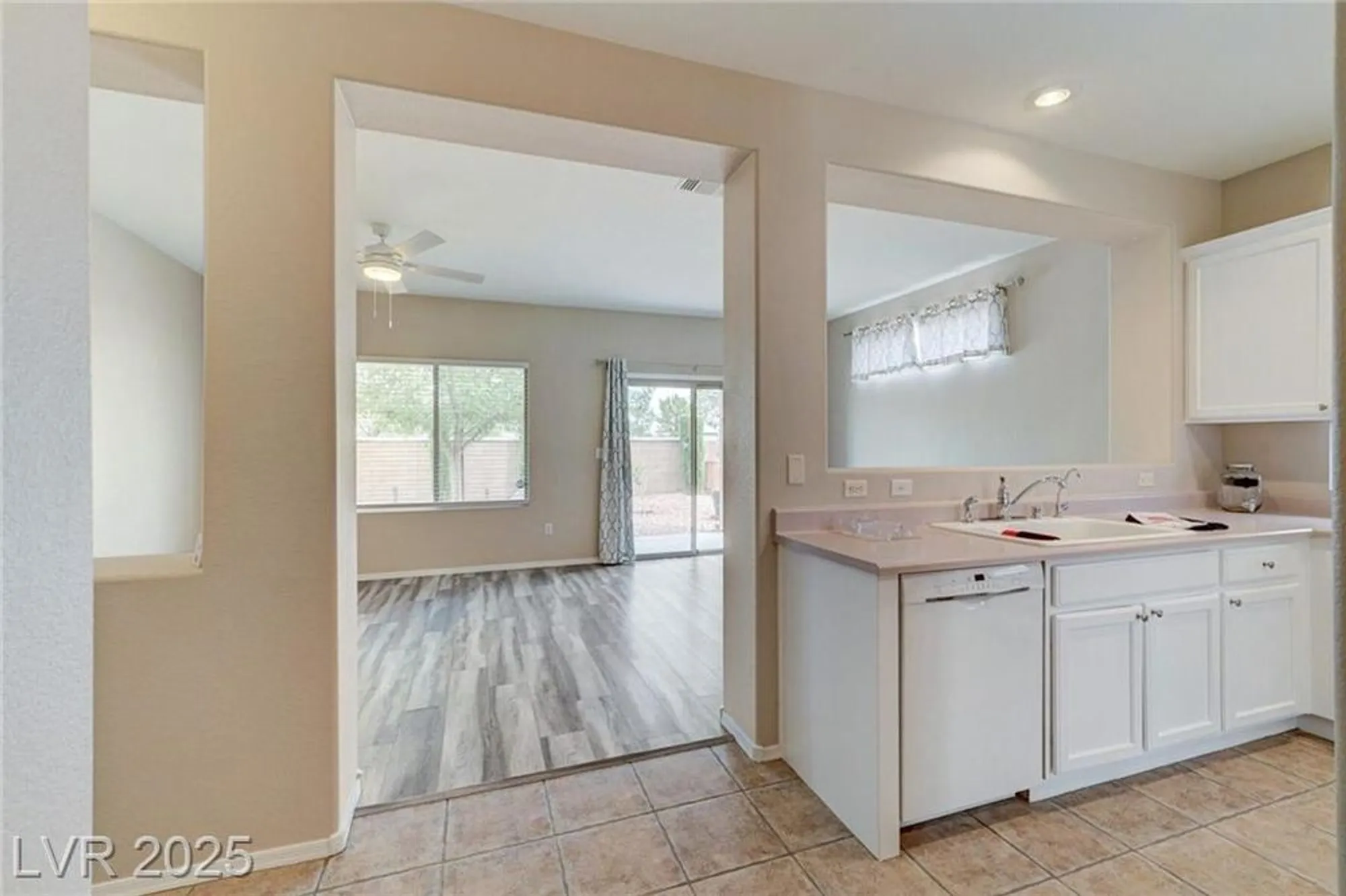 Property Slideshow image 21 of 93 | 2160 tiger links dr, Henderson, NV, 89012