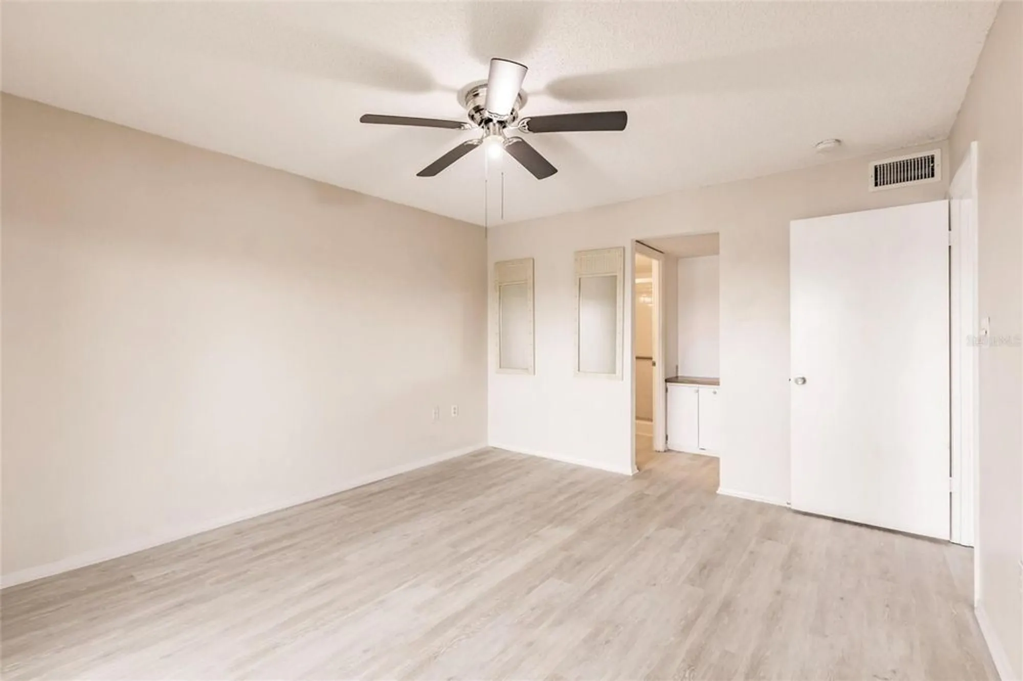 Property Slideshow image 15 of 64 | 3635 lake bayshore dr j-410, Bradenton, FL, 34205