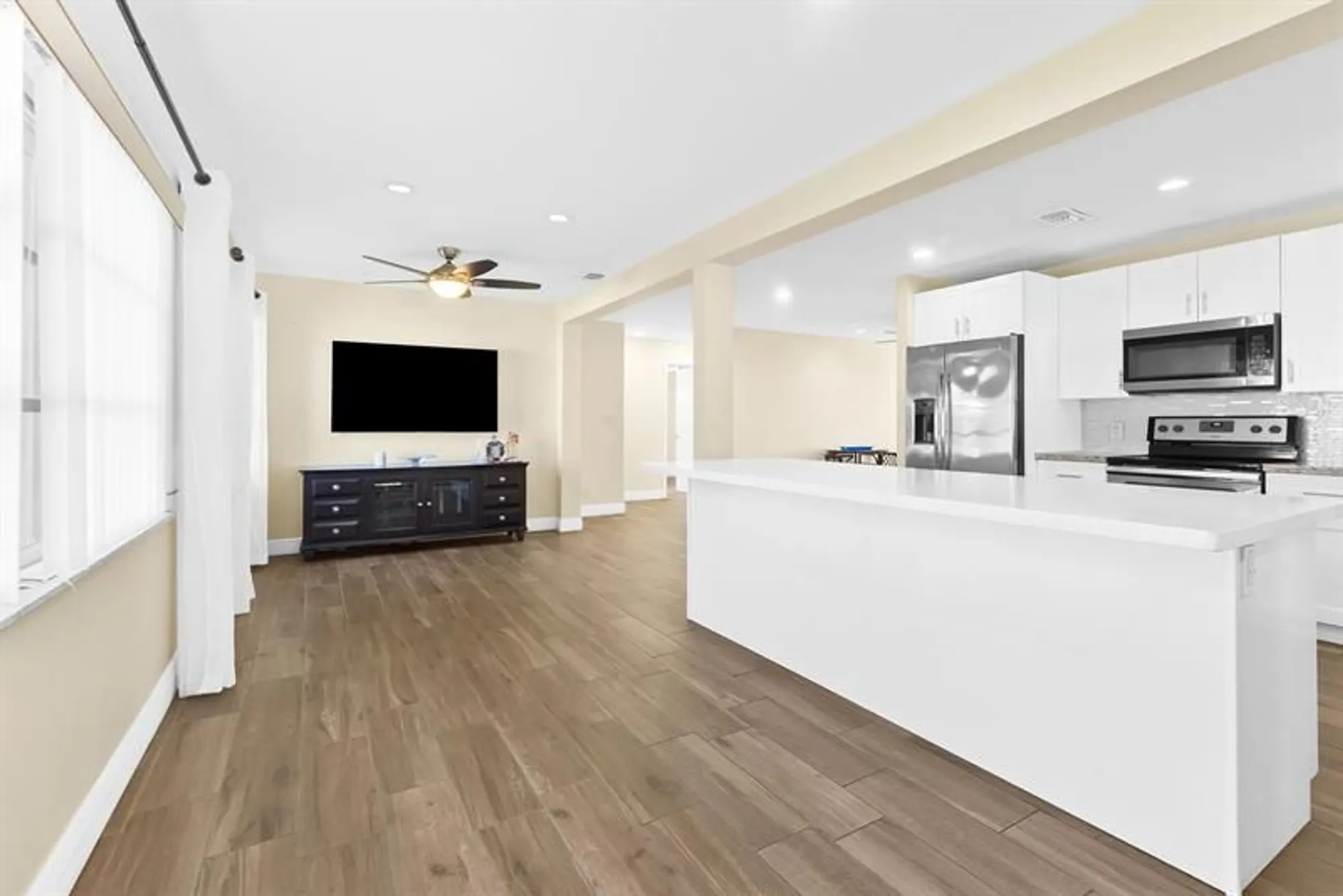 Property Slideshow image 16 of 34 | 8851 nw 15th st, Plantation, FL, 33322