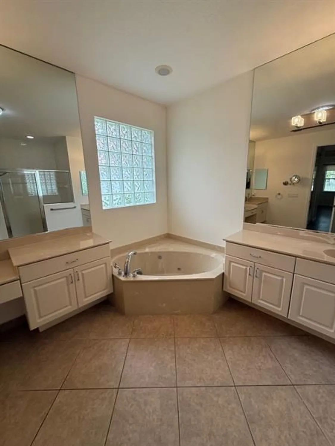 Property Slideshow image 10 of 25 | 12039 oakvista dr, Boynton Beach, FL, 33437