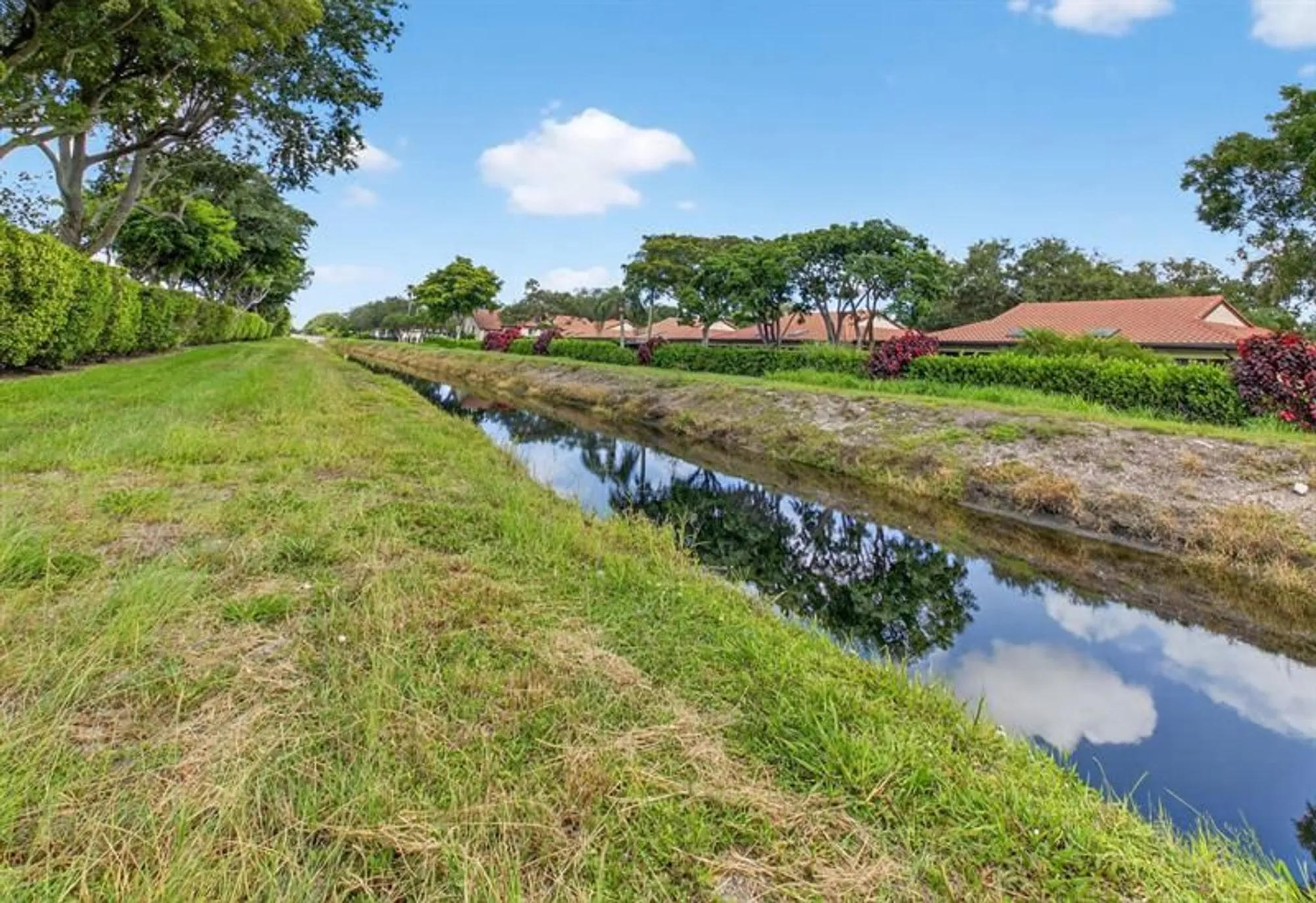 Property Slideshow image 43 of 62 | 5891 royal isles blvd, Boynton Beach, FL, 33437