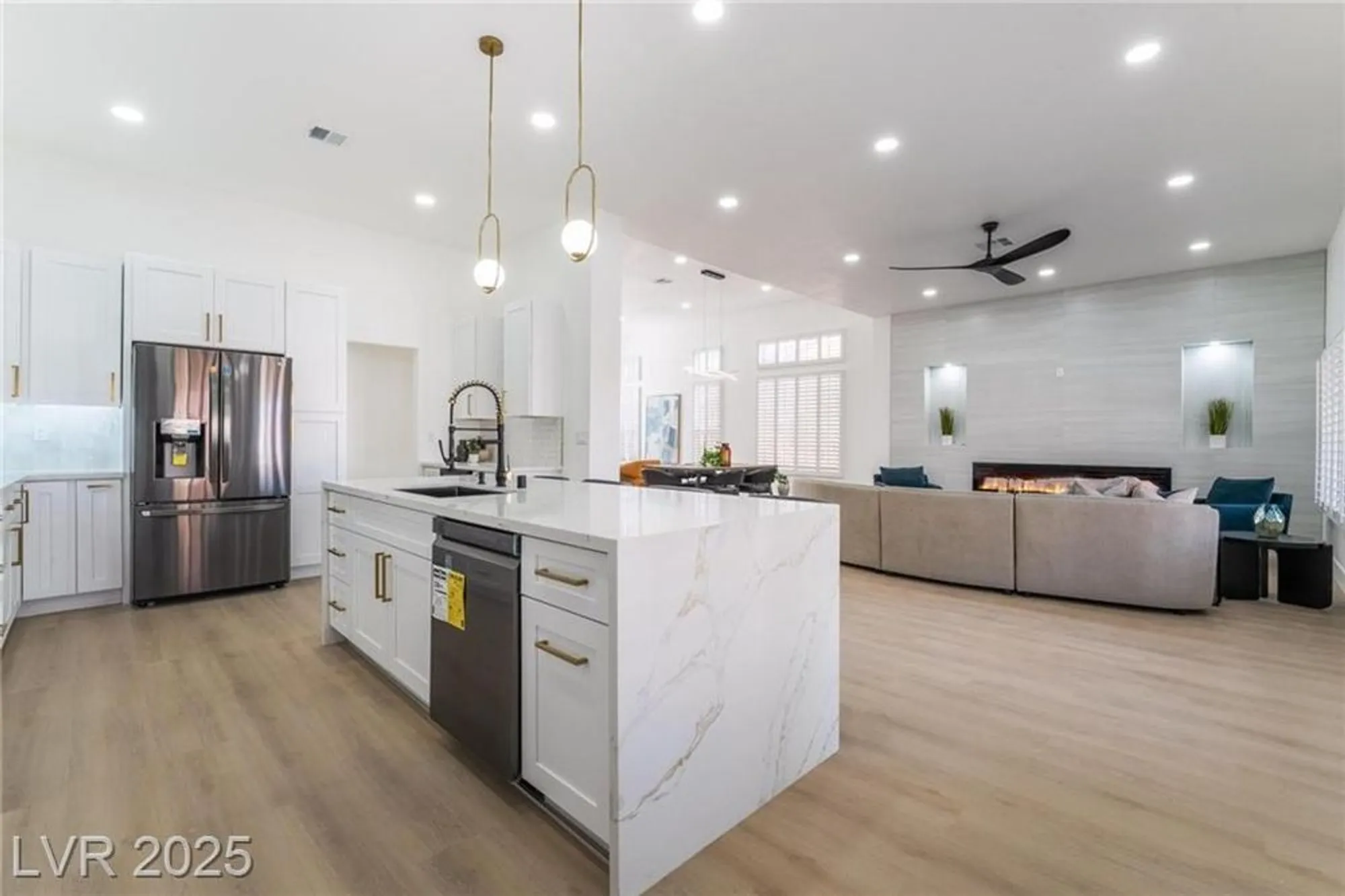 Property Slideshow image 16 of 57 | 2528 sunup dr, Las Vegas, NV, 89134