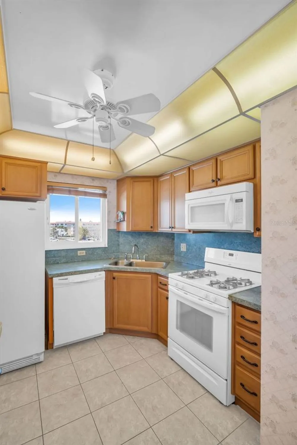 Property Slideshow image 12 of 28 | 5980 shore blvd 403, Gulfport, FL, 33707