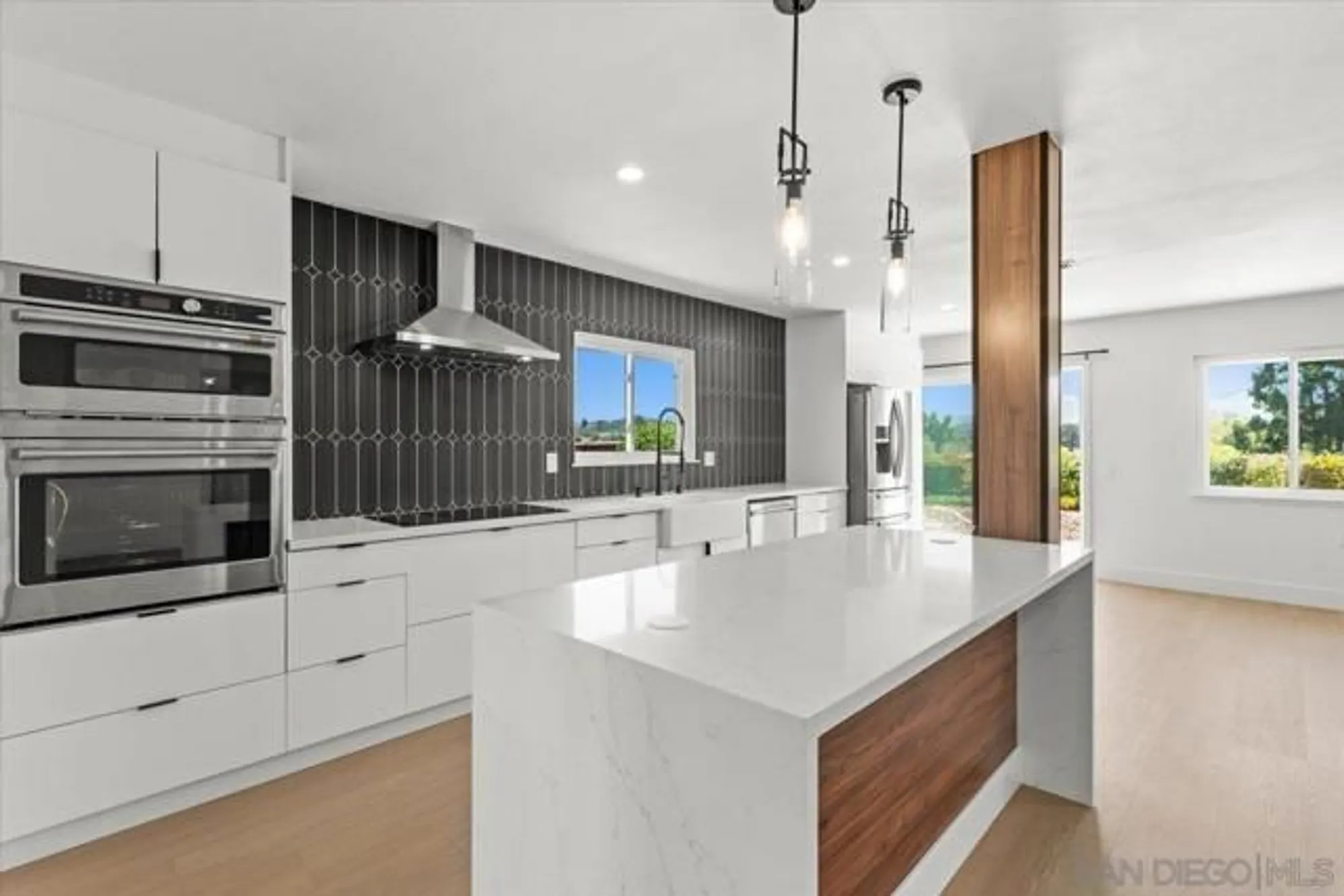 Property Slideshow image 12 of 36 | 16413 roca dr, San Diego, CA, 92128