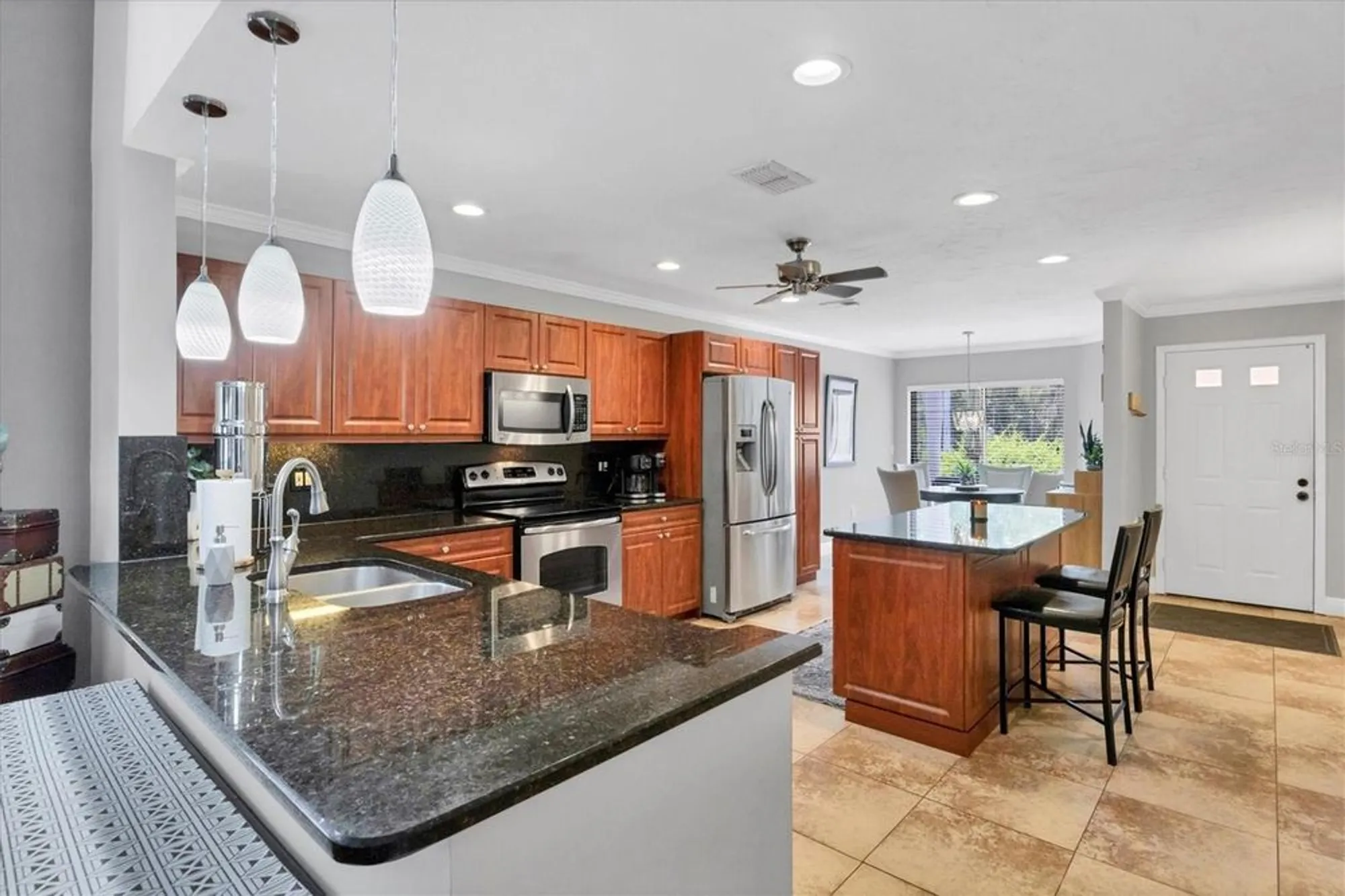 Property Slideshow image 9 of 45 | 6271 timber lake dr g6, Sarasota, FL, 34243