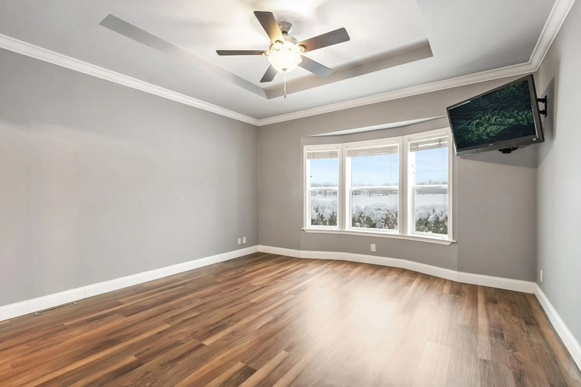 Property Slideshow image 8 of 17 | 1412 scenic vw, Grayslake, IL, 60030