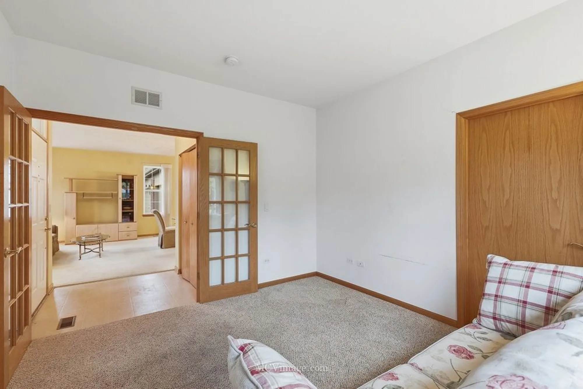 Property Slideshow image 21 of 34 | 21525 lake saint clair dr, Crest Hill, IL, 60403