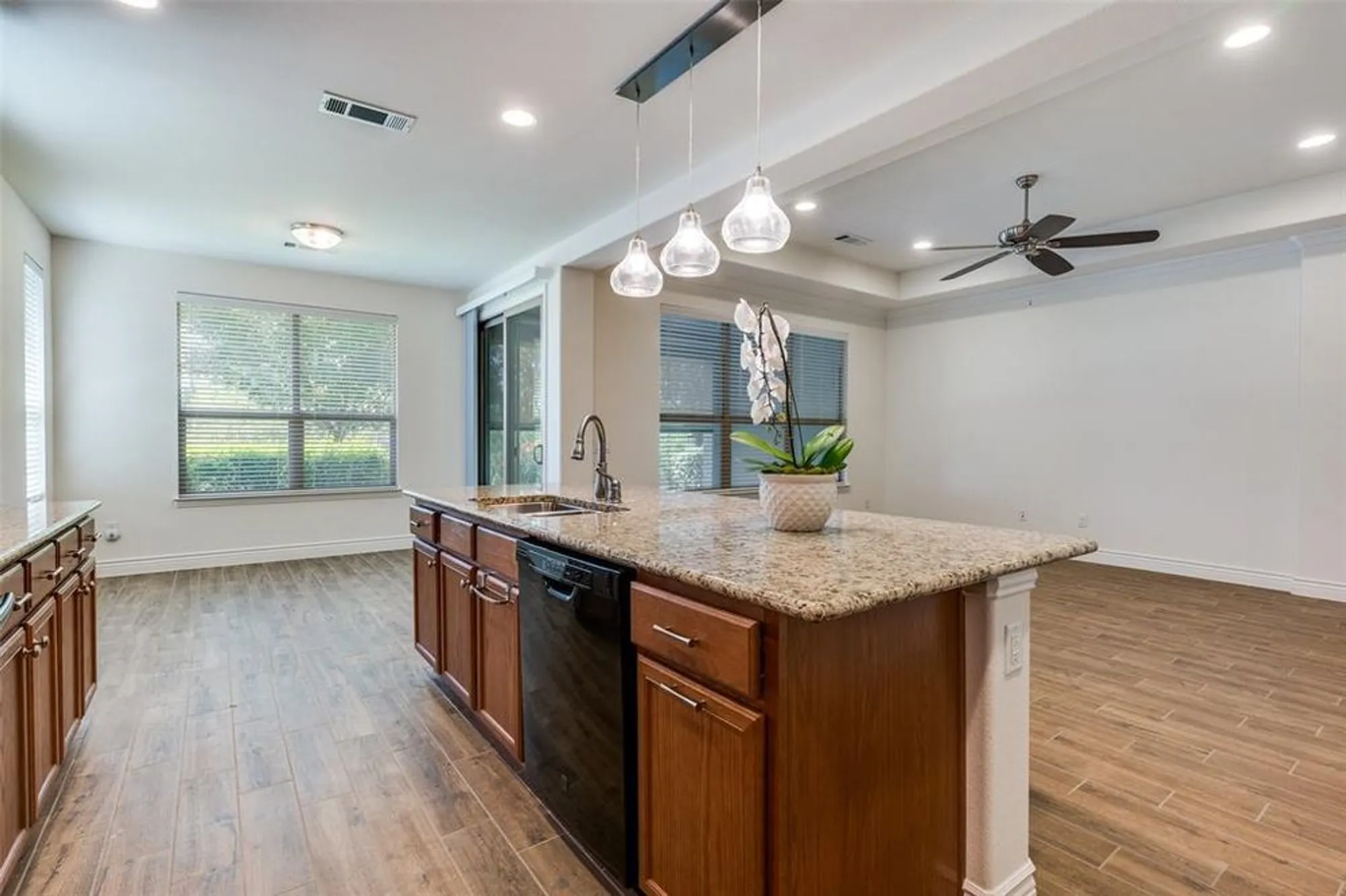 Property Slideshow image 8 of 20 | 10308 claystone dr, Denton, TX, 76207