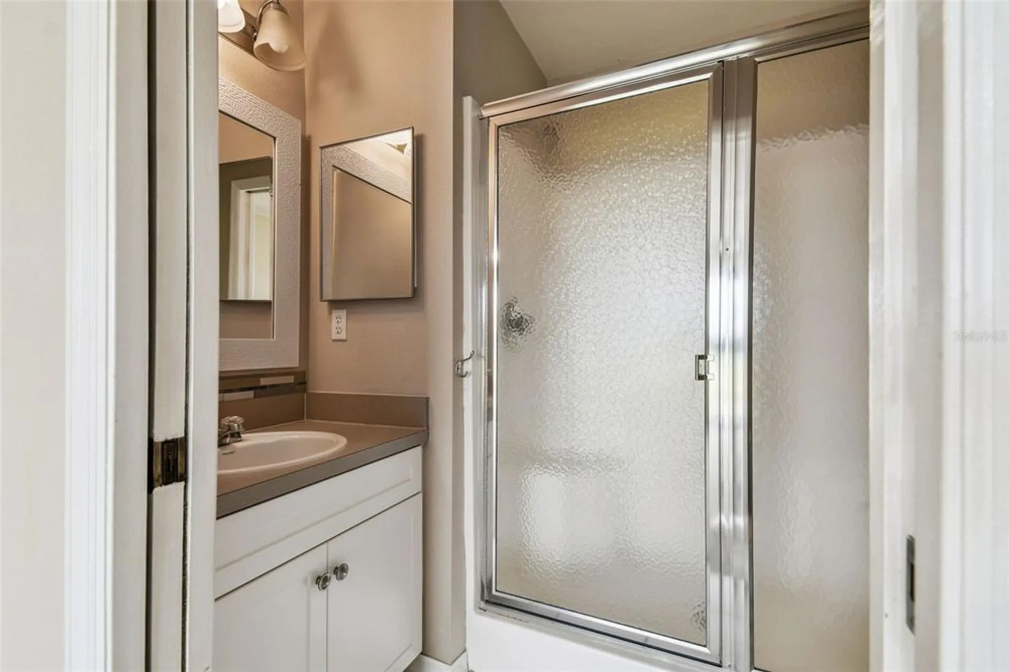 Property Slideshow image 27 of 44 | 2309 lyndhurst dr, Sun City Center, FL, 33573