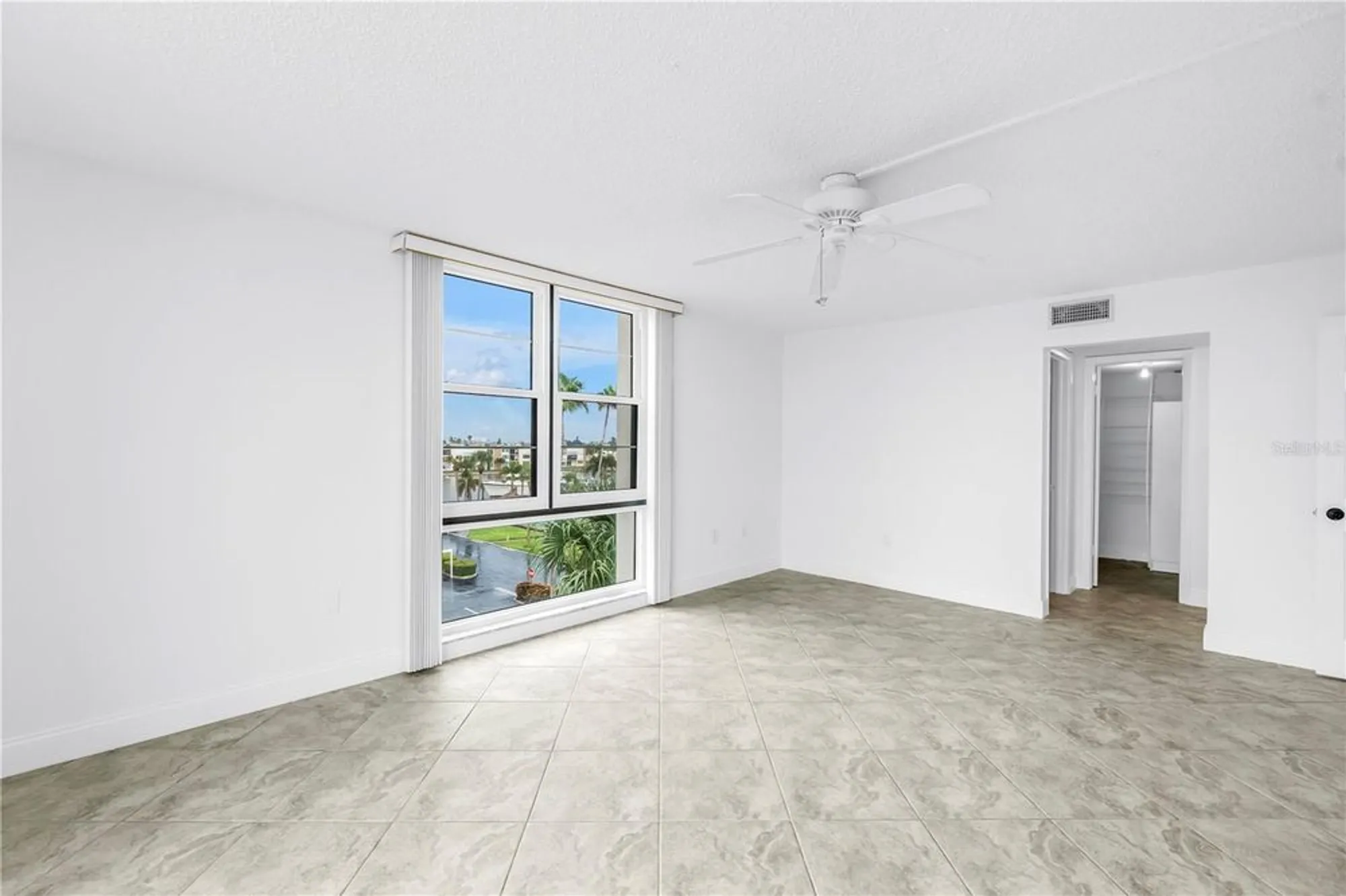 Property Slideshow image 14 of 44 | 7700 sun island dr 401, South Pasadena, FL, 33707
