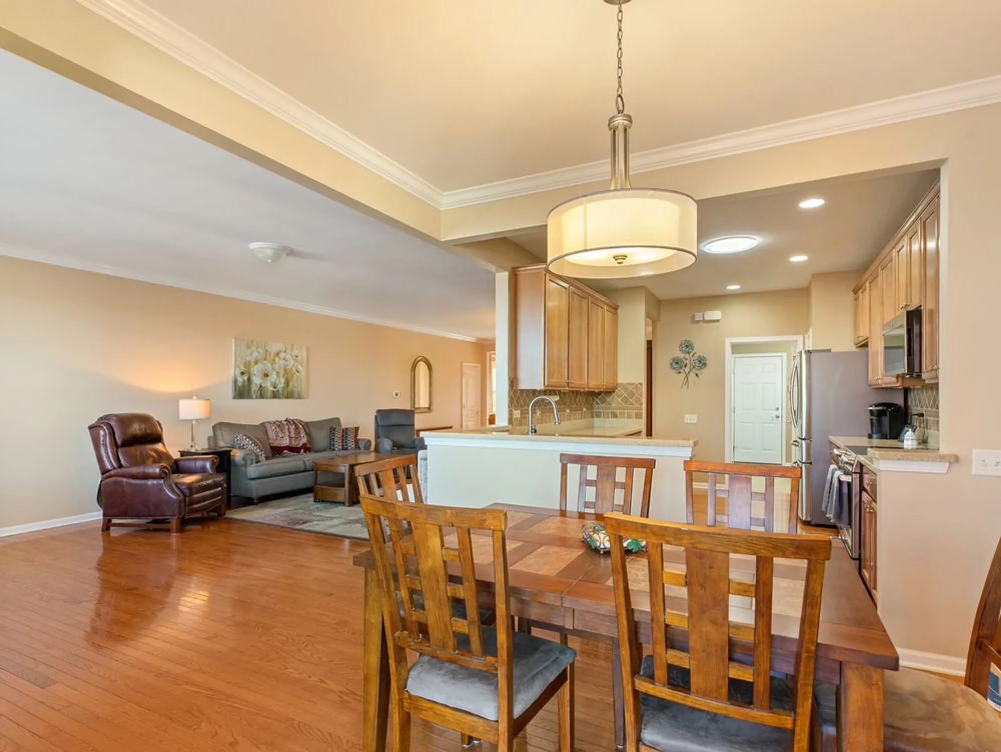 Property Slideshow image 14 of 36 | 3001 ravinia cir, Mundelein, IL, 60060
