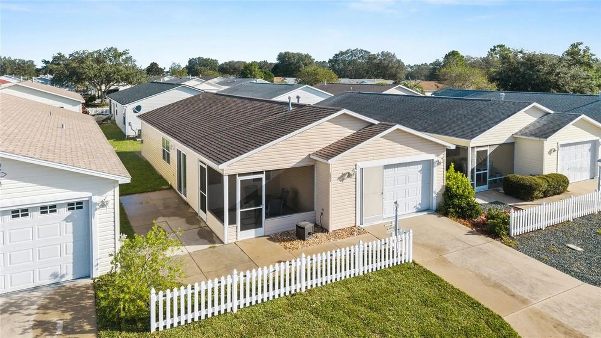 Property Slideshow image 5 of 45 | 2805 burgos dr, The Villages, FL, 32162