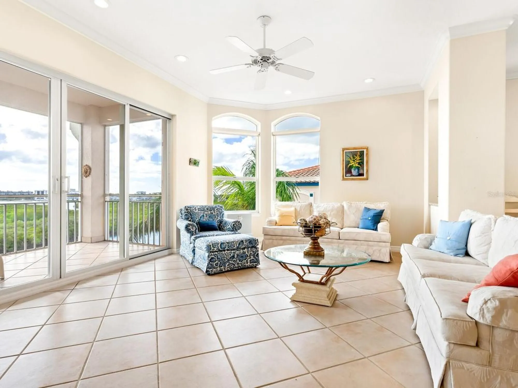 Property Slideshow image 8 of 38 | 5440 eagles point cir 405, Sarasota, FL, 34231