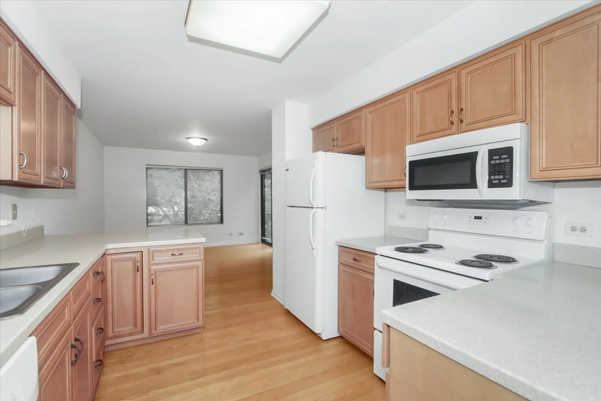 Property Slideshow image 10 of 32 | 928 longmeadow ct # 1016, Lake Barrington, IL, 60010