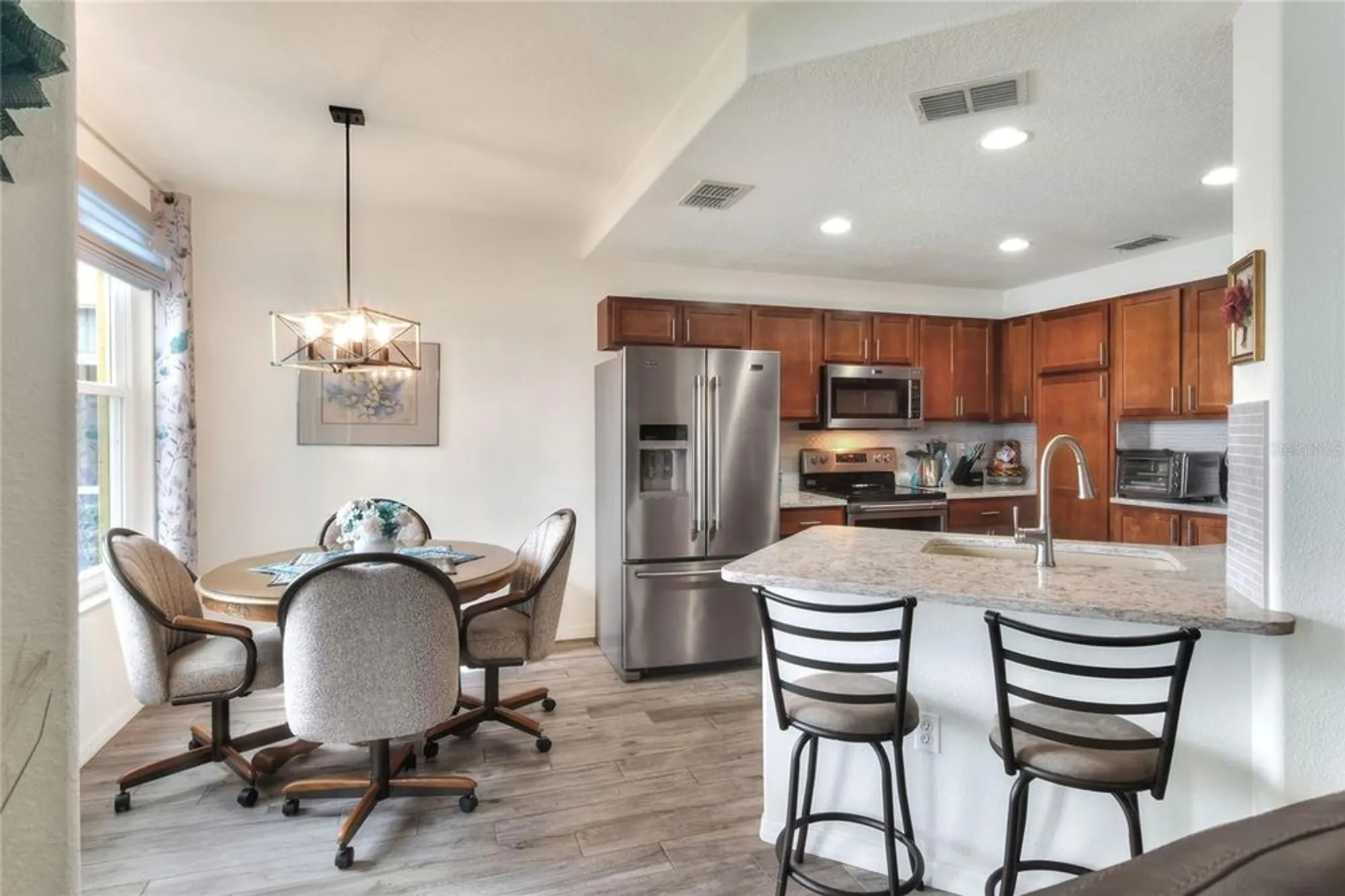 Property Slideshow image 9 of 50 | 3913 serenade ln # 4, Lakeland, FL, 33811