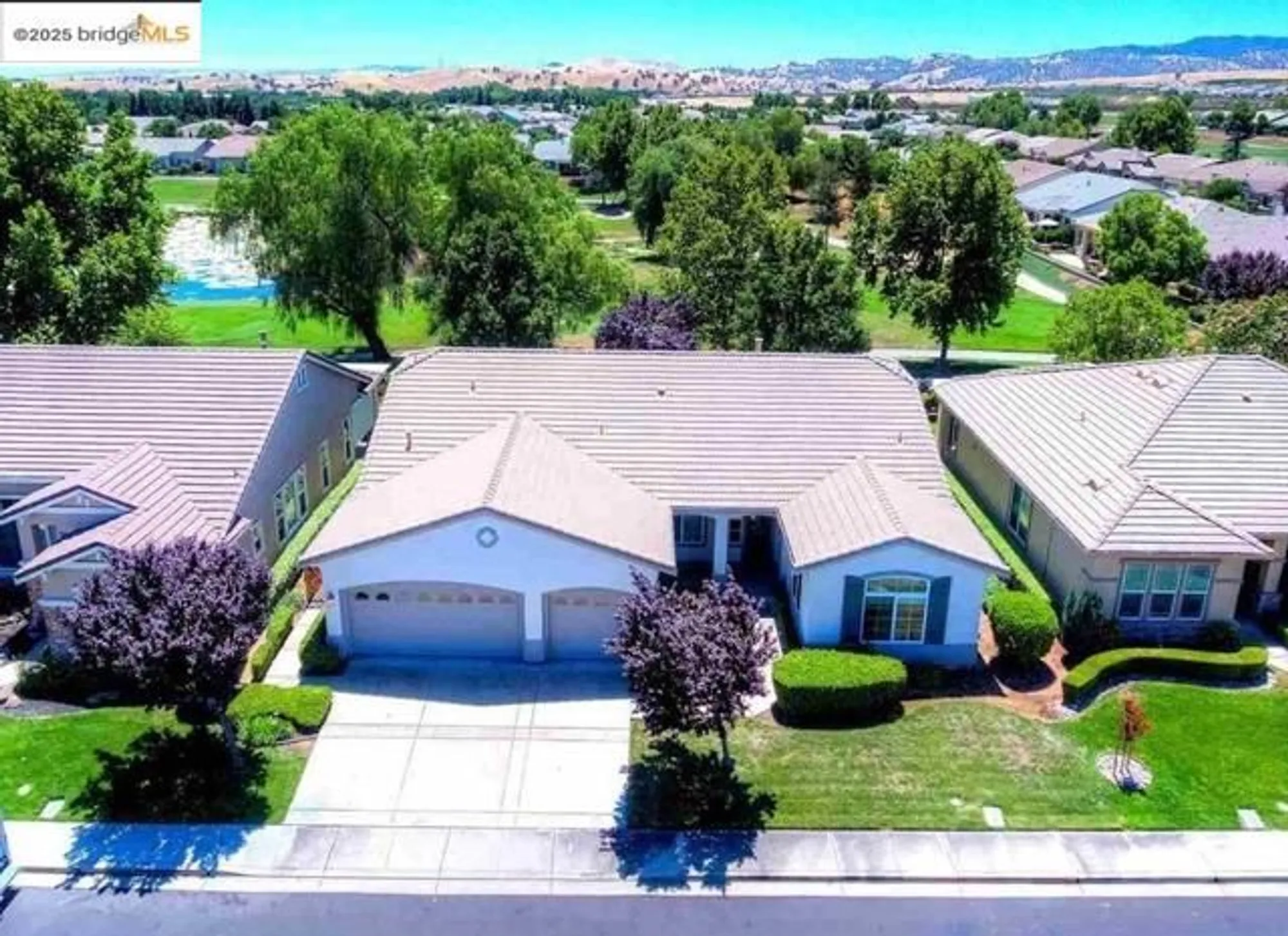 Property Slideshow image 4 of 49 | 930 suntan ln, Brentwood, CA, 94513