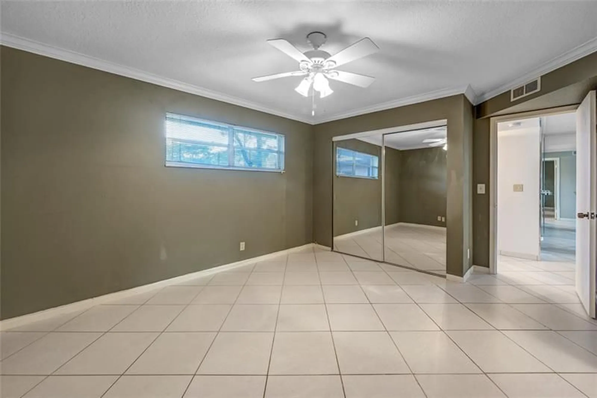 Property Slideshow image 17 of 21 | 3774 inverrary blvd apt 104p, Lauderhill, FL, 33319